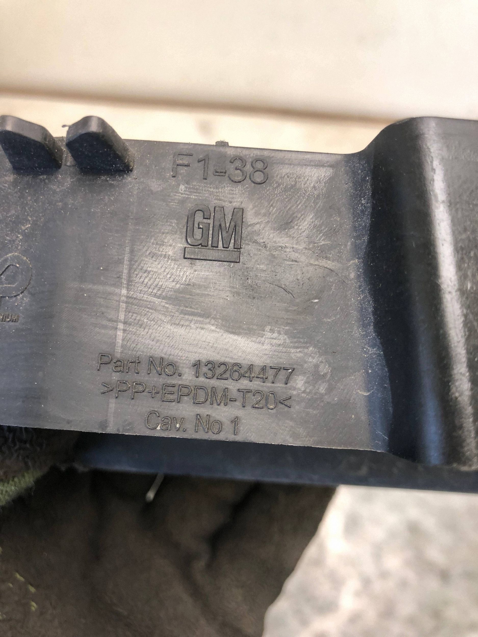 Console Support plaque Armature Avant OPEL ASTRA J 13264477