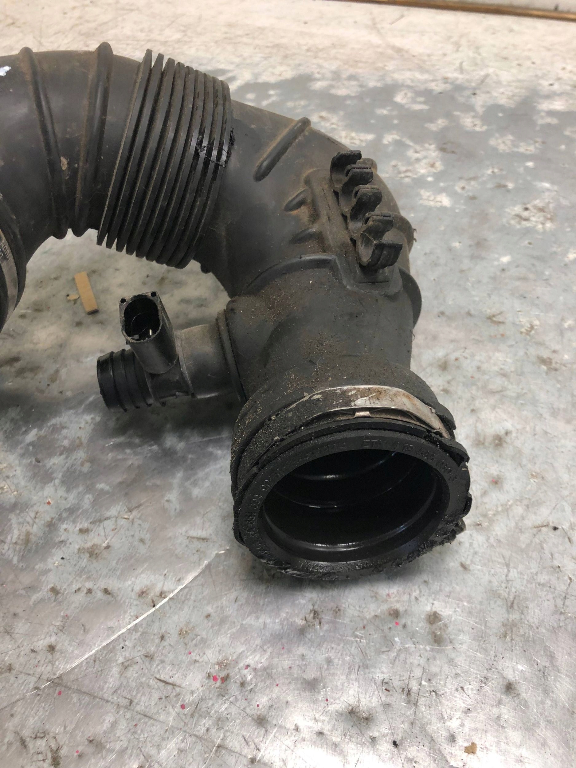 pipe air hose MERCEDES W212 A6510900337