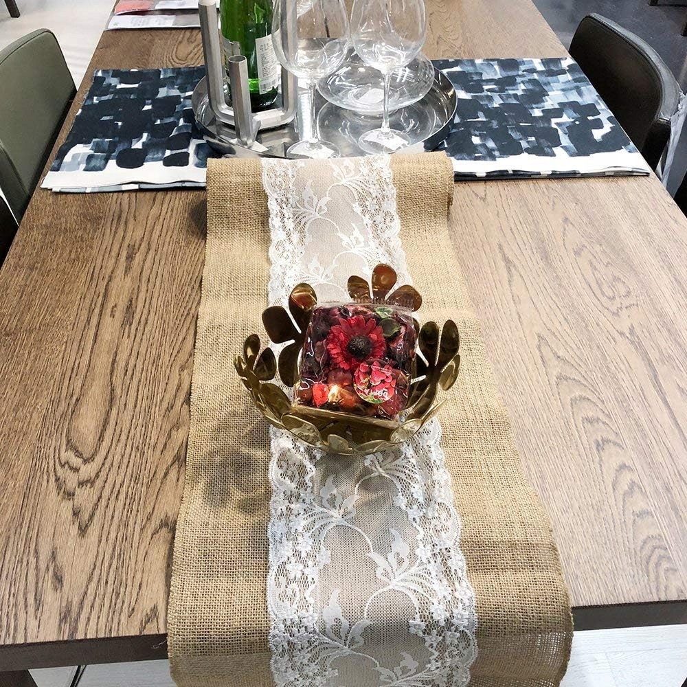 BIEŻNIK NA STÓŁ BRKURLEG JUTOWY 30 X 275 CM BOHO RUSTYKALNY Z KORONKĄ 1 SZT Kolor dominujący beże i brązy