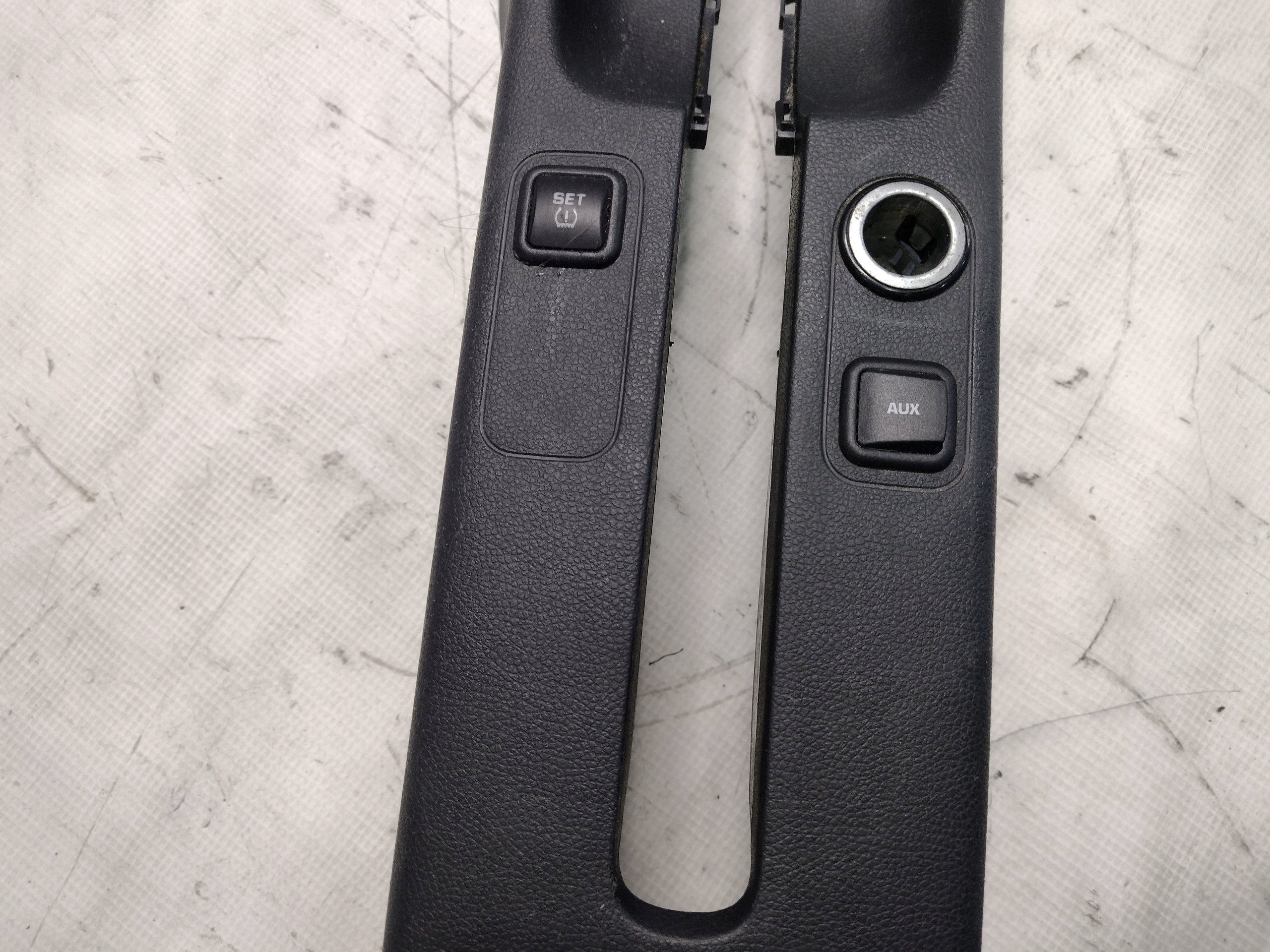 Tunel mitte Skoda Fabia II lift 5J0863241