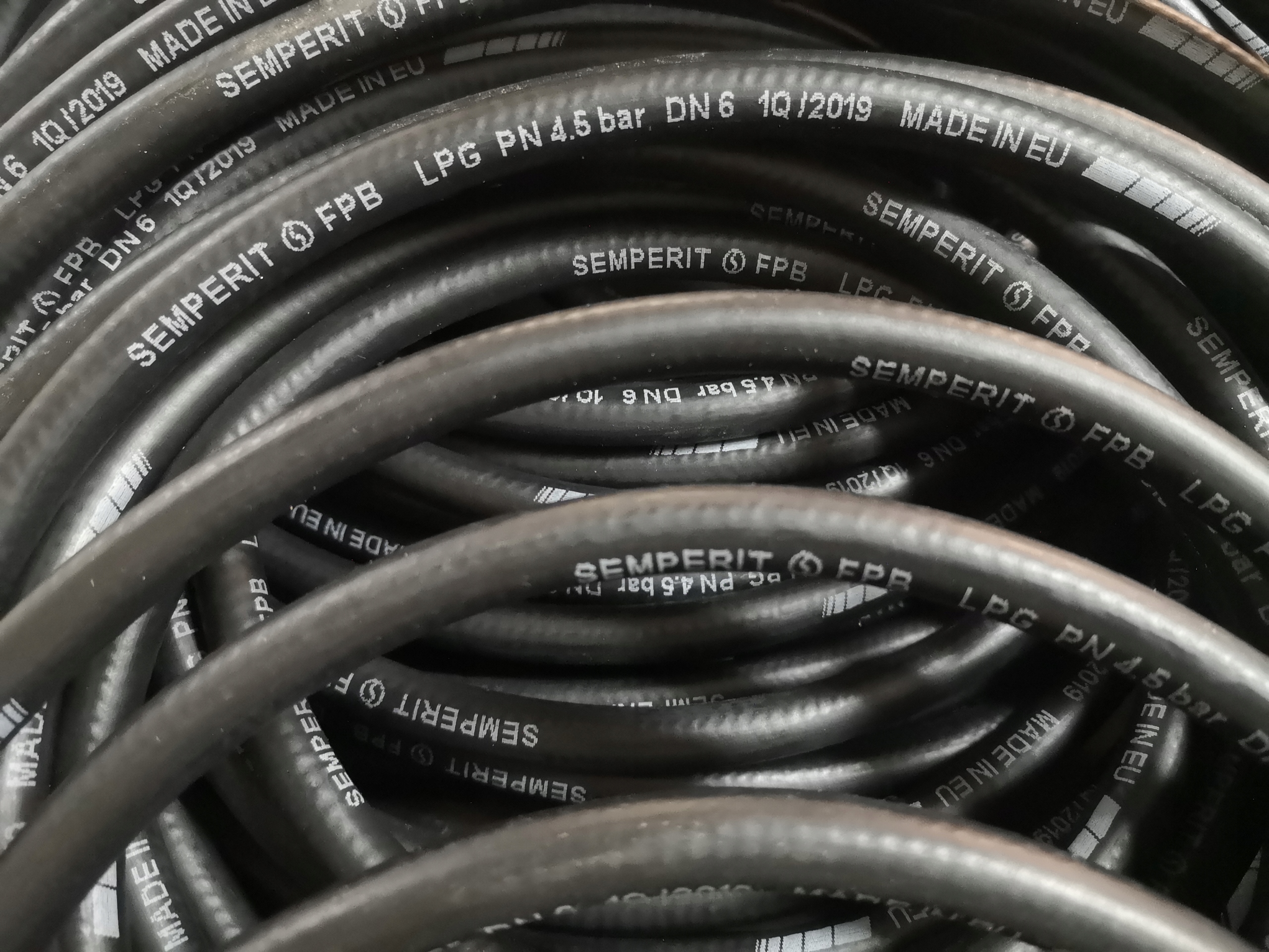 WĄŻ GAZOWY LPG FI 6mm SEMPERIT DO WTRYSKIWACZY