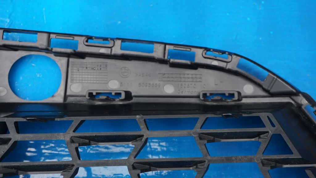 BMW 5 G30 G31 M PAKIET left grid of a bumper front