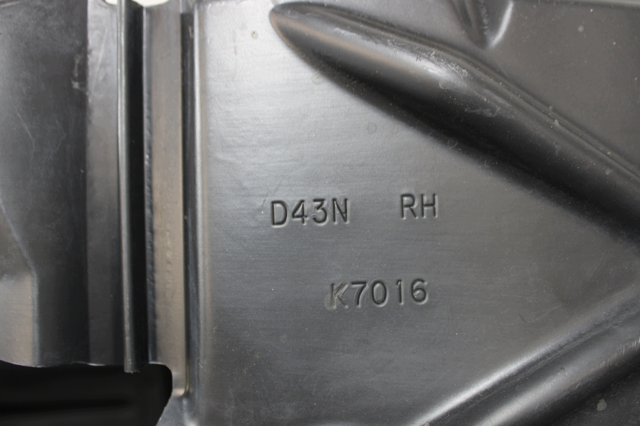 mudguard right front D43NK7016 MAZDA 2 II DJ LIFT