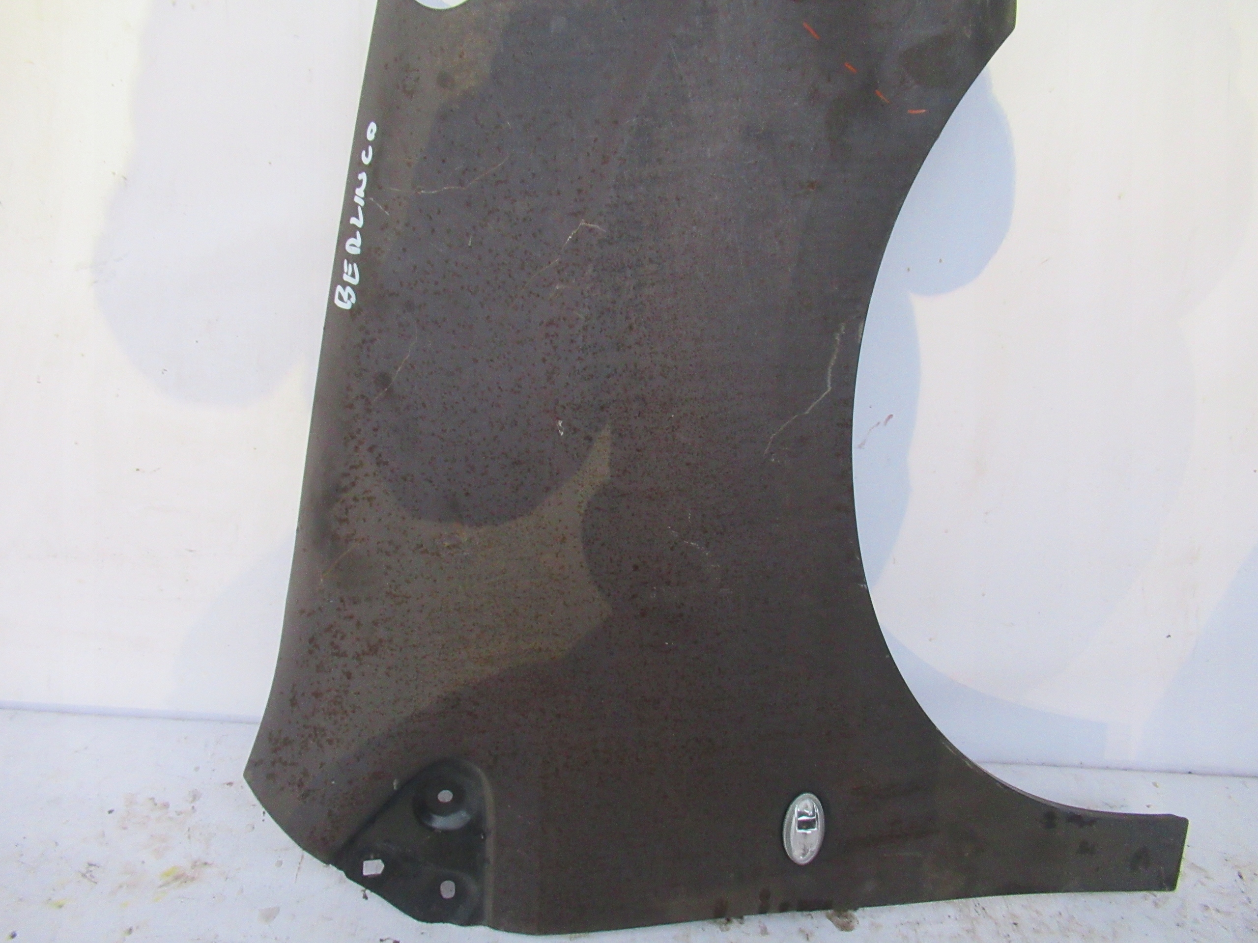 fender front front right BERLINGO PARTNER 08
