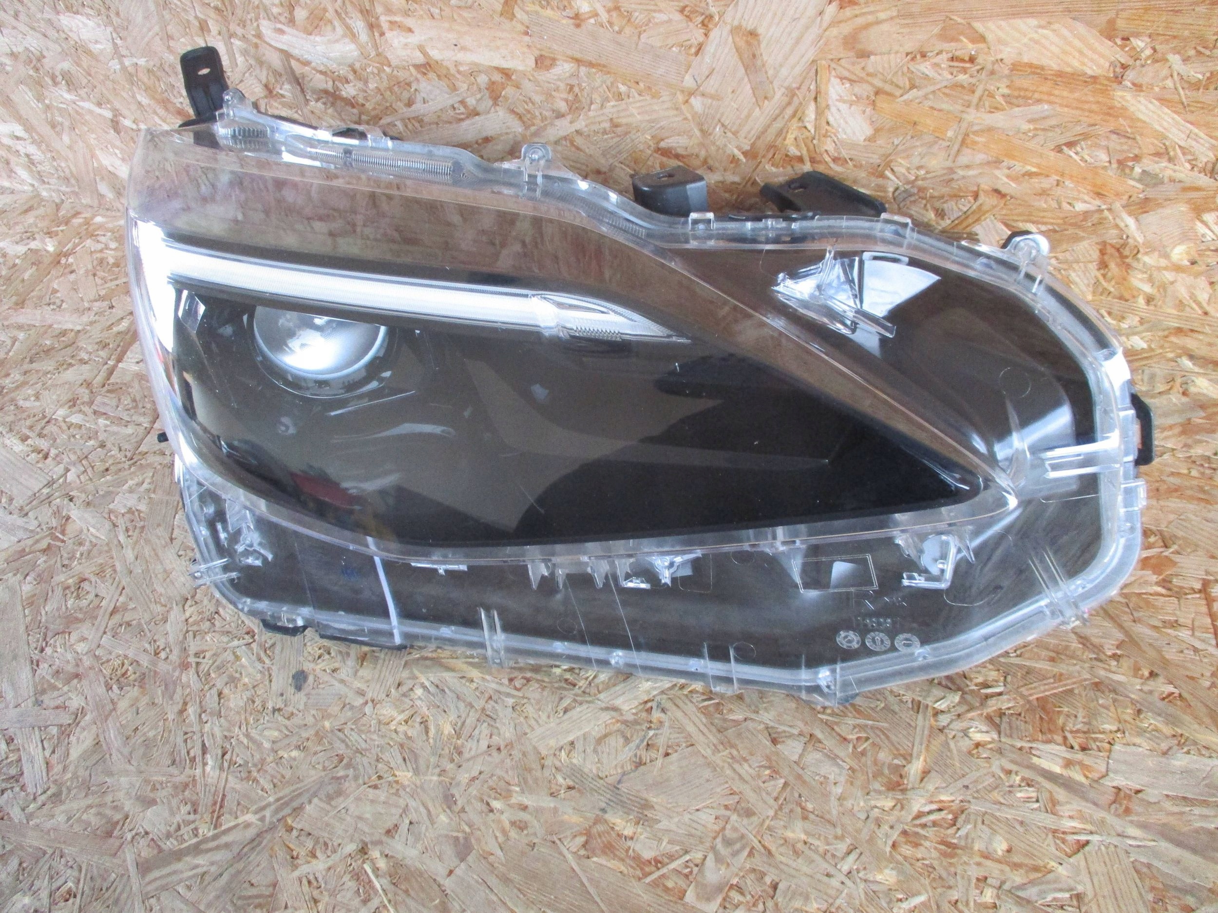 light front front right TOYOTA YARIS CROSS