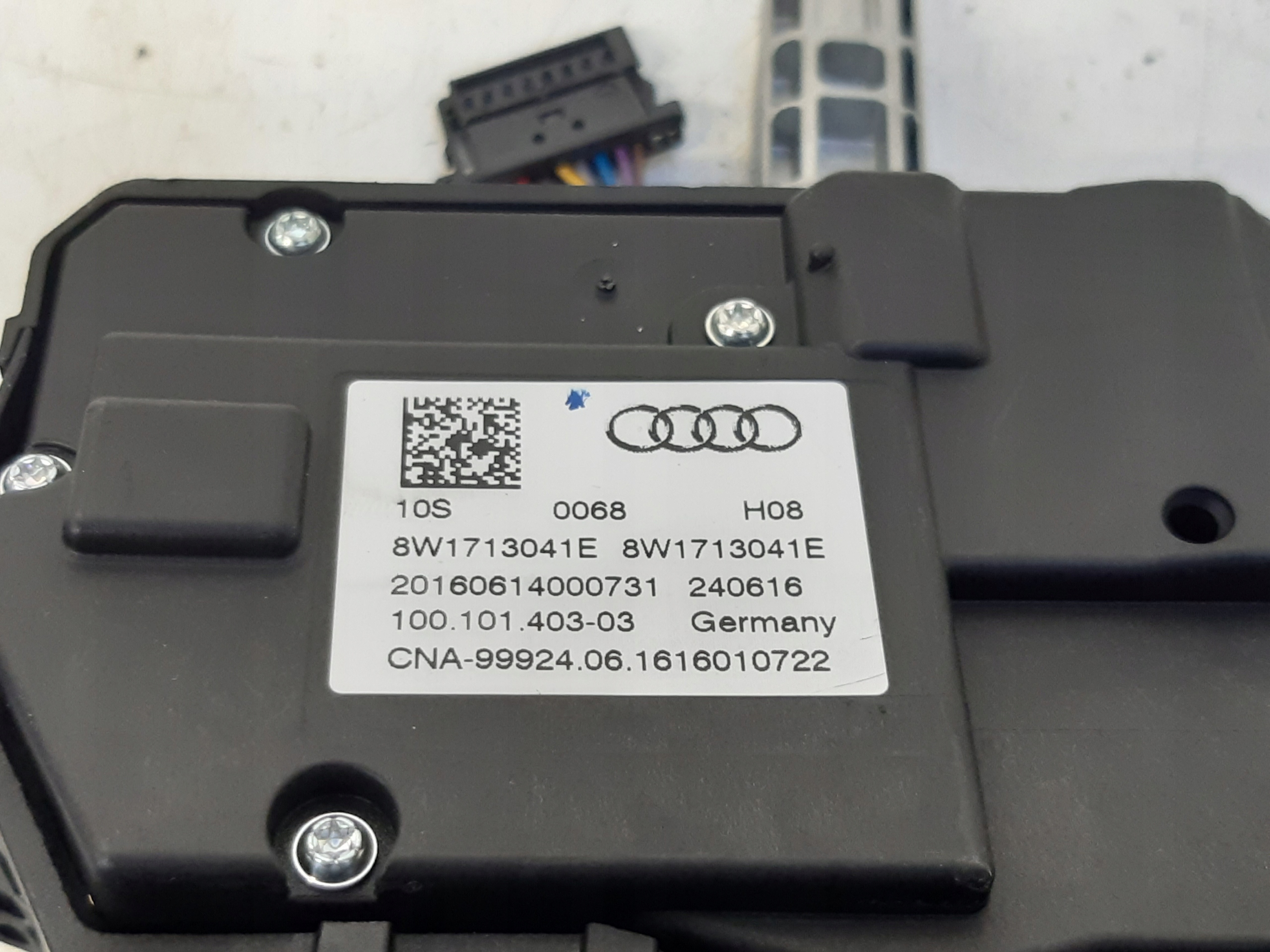 trim 8W1713041E Audi A4 B9