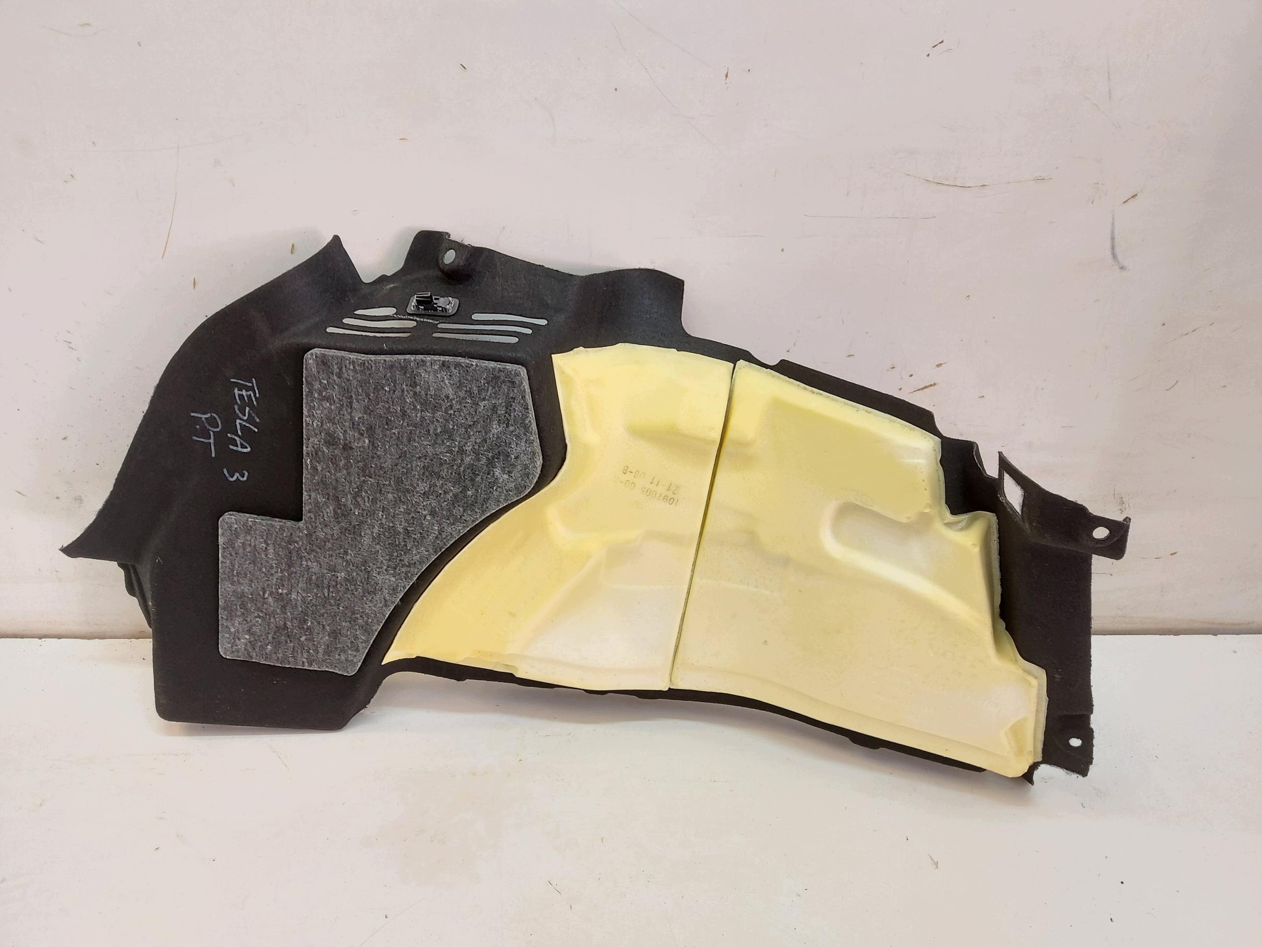 TESLA MODEL 3 2022r boot upholstery rear part right 1097005-00-K