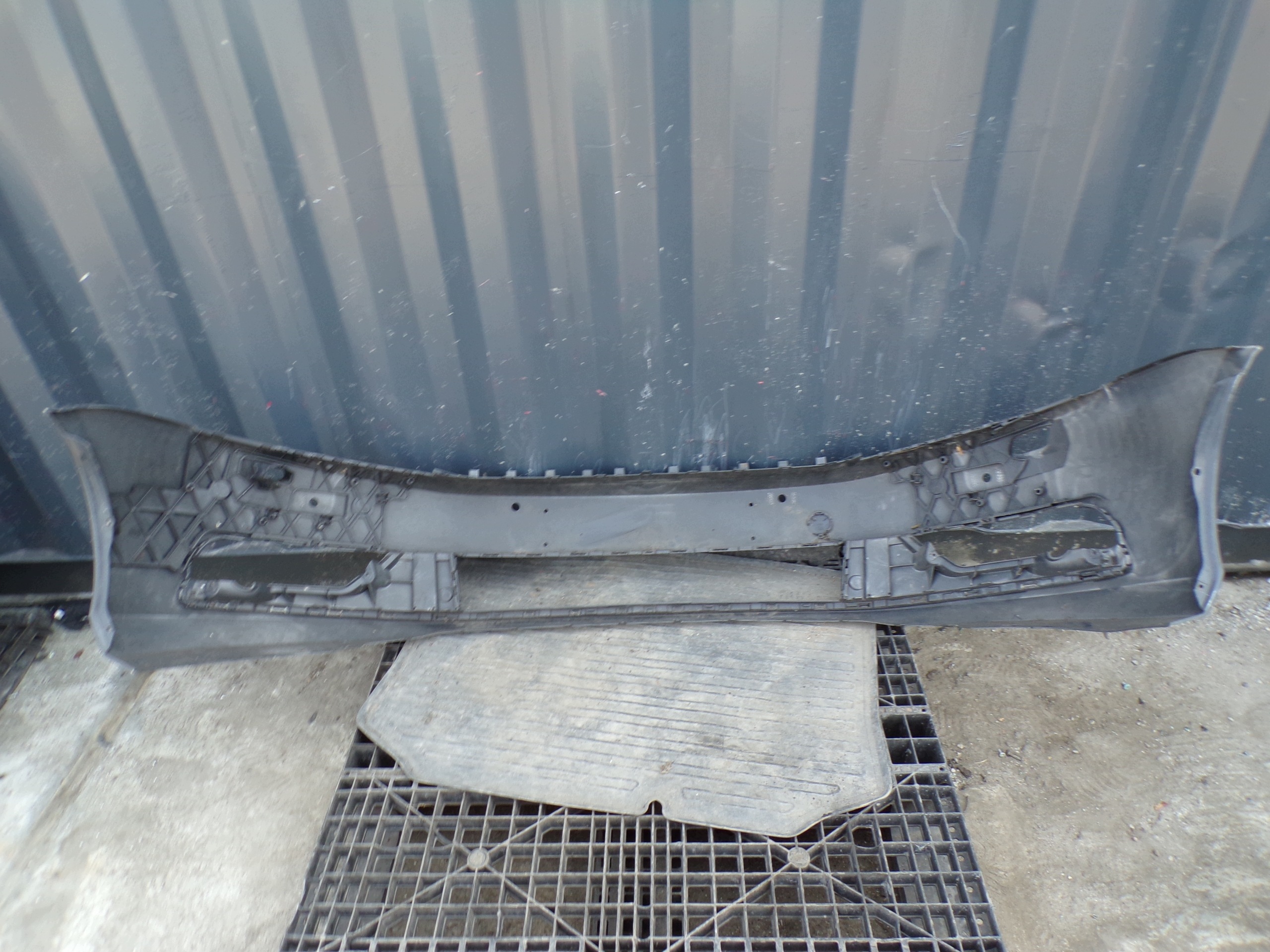 front bumper front VOLKSWAGEN PASSAT B7 washers (R1)