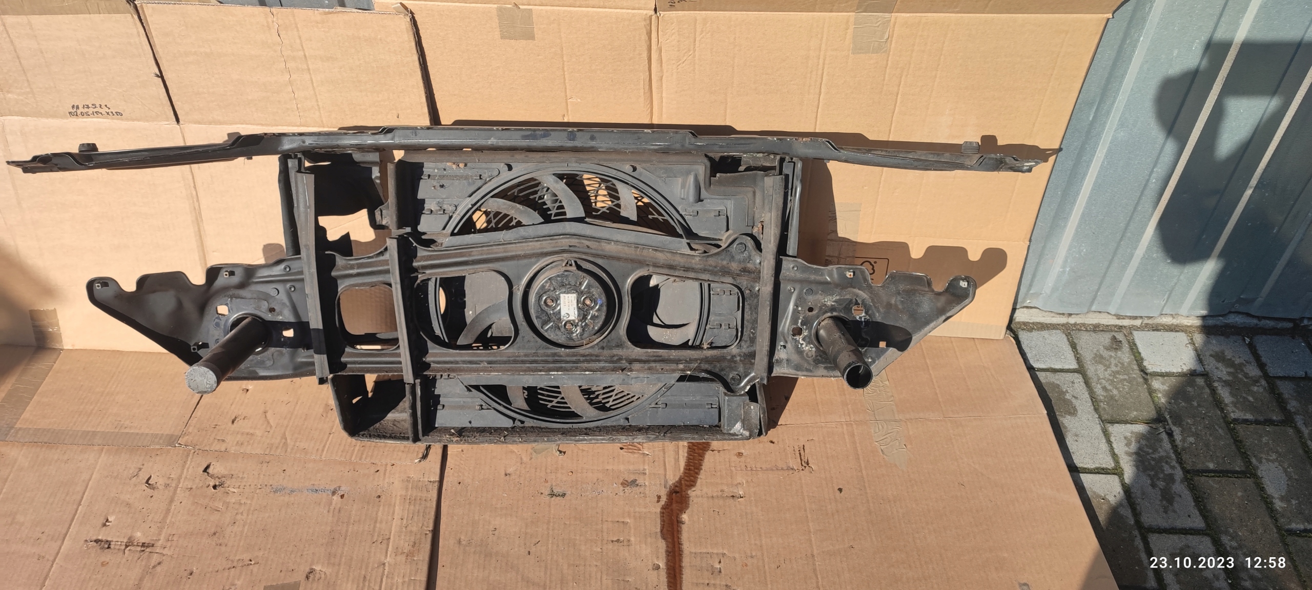 BMW E39 stěna chladičů příčka ventilátor 2.0 2.5 Benzín