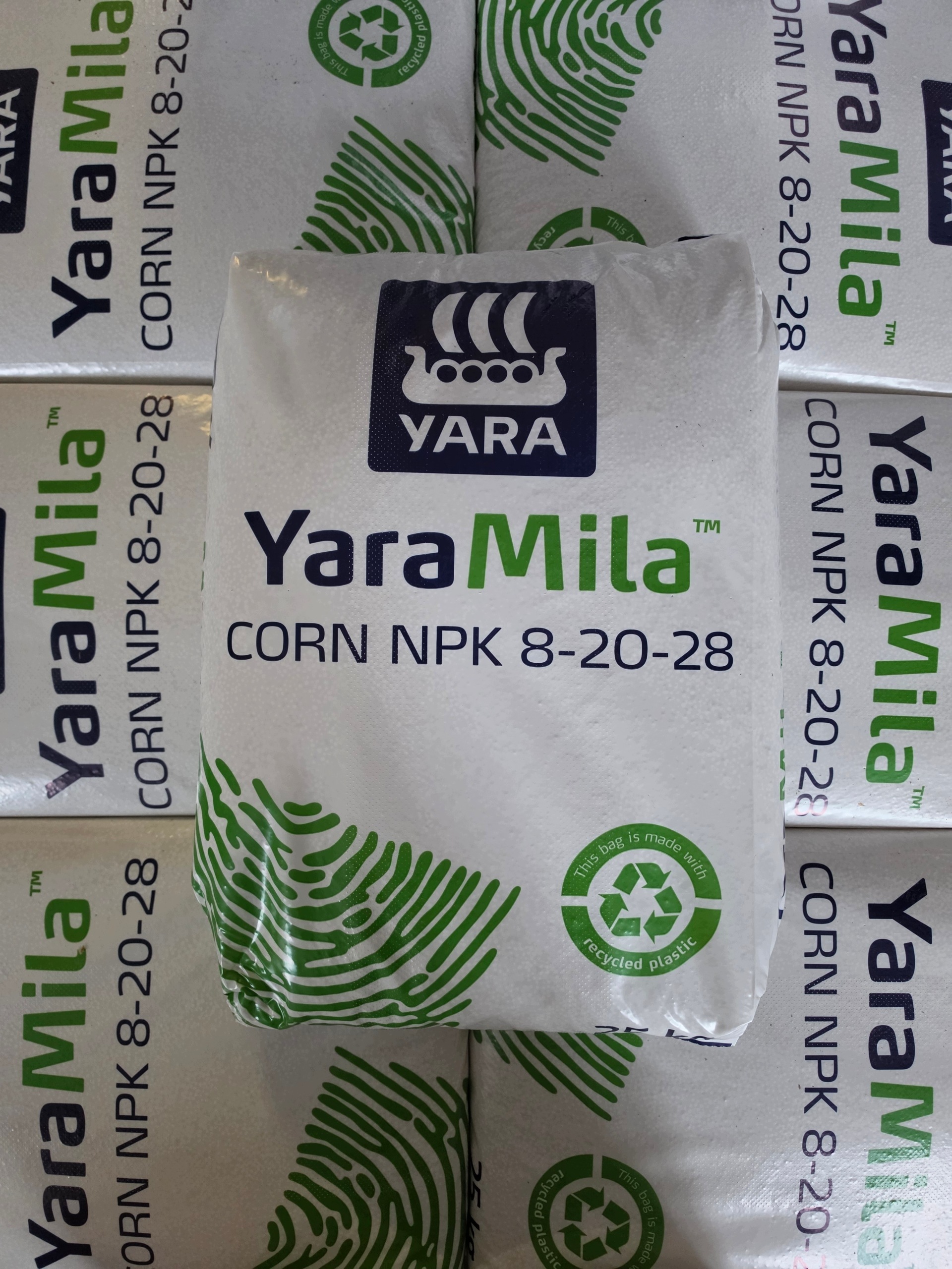 Yara Corn 8-20-28 podzimní hnojivo na trávy 25 kg Npk YaraMila nízkodusíkové XL