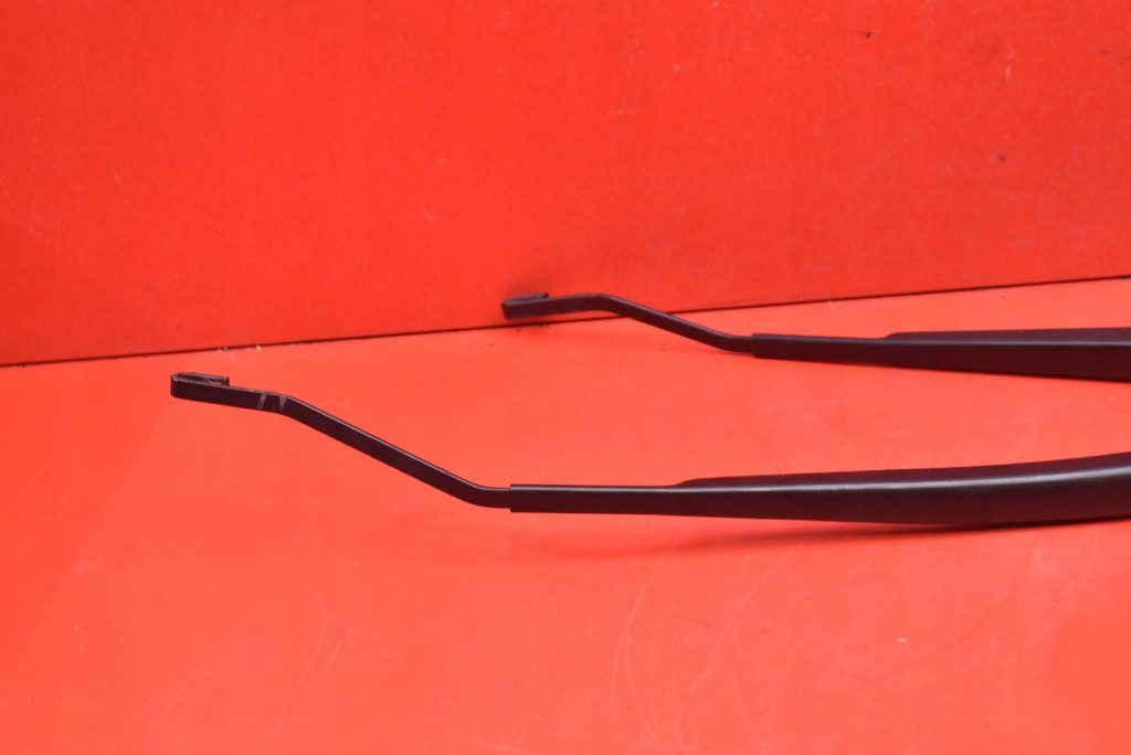 wiper arm front EU TOYOTA YARIS CROSS 20