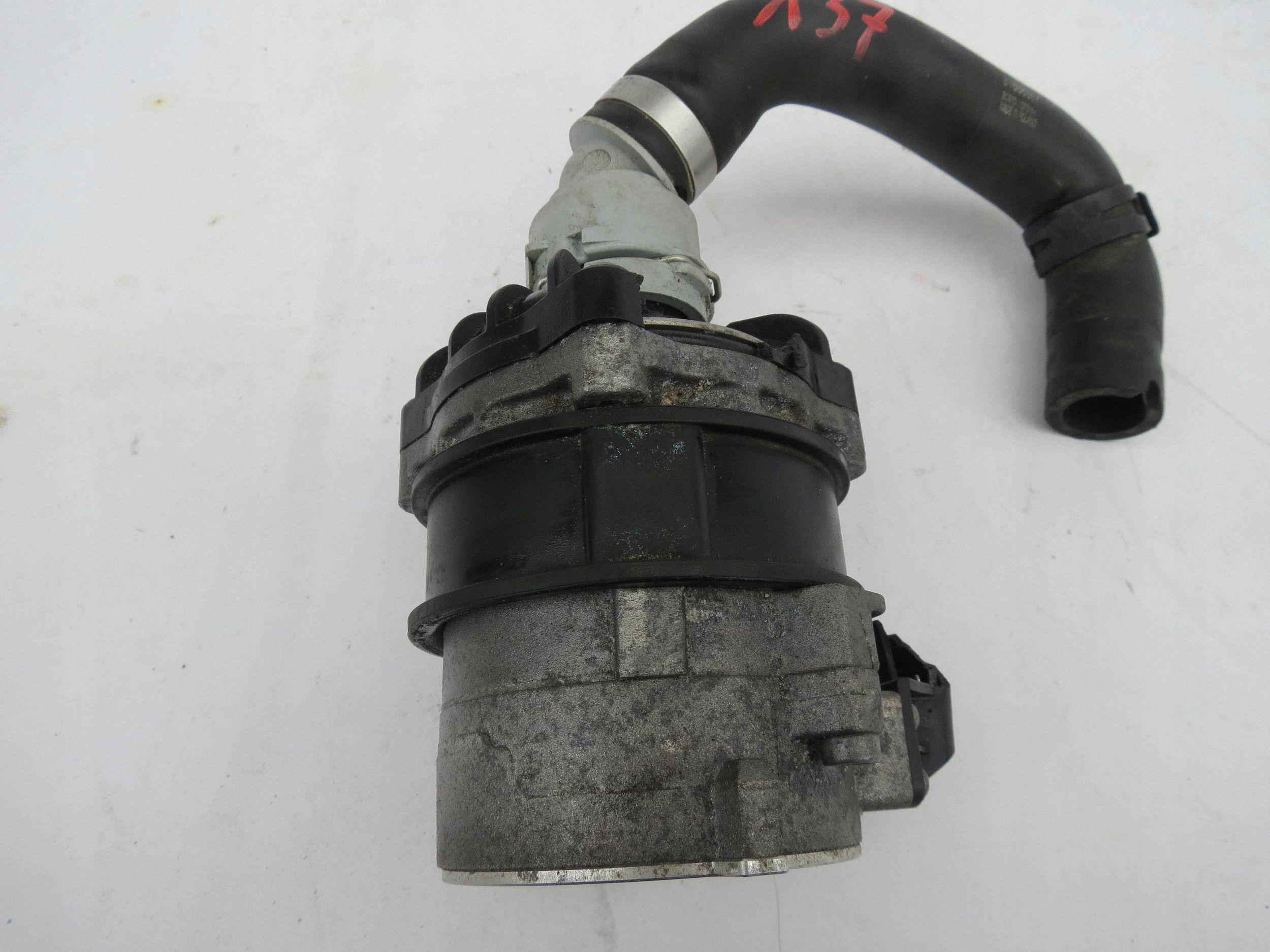 water pump VOLVO S90 V90 T8 HYBRYDA 31338399