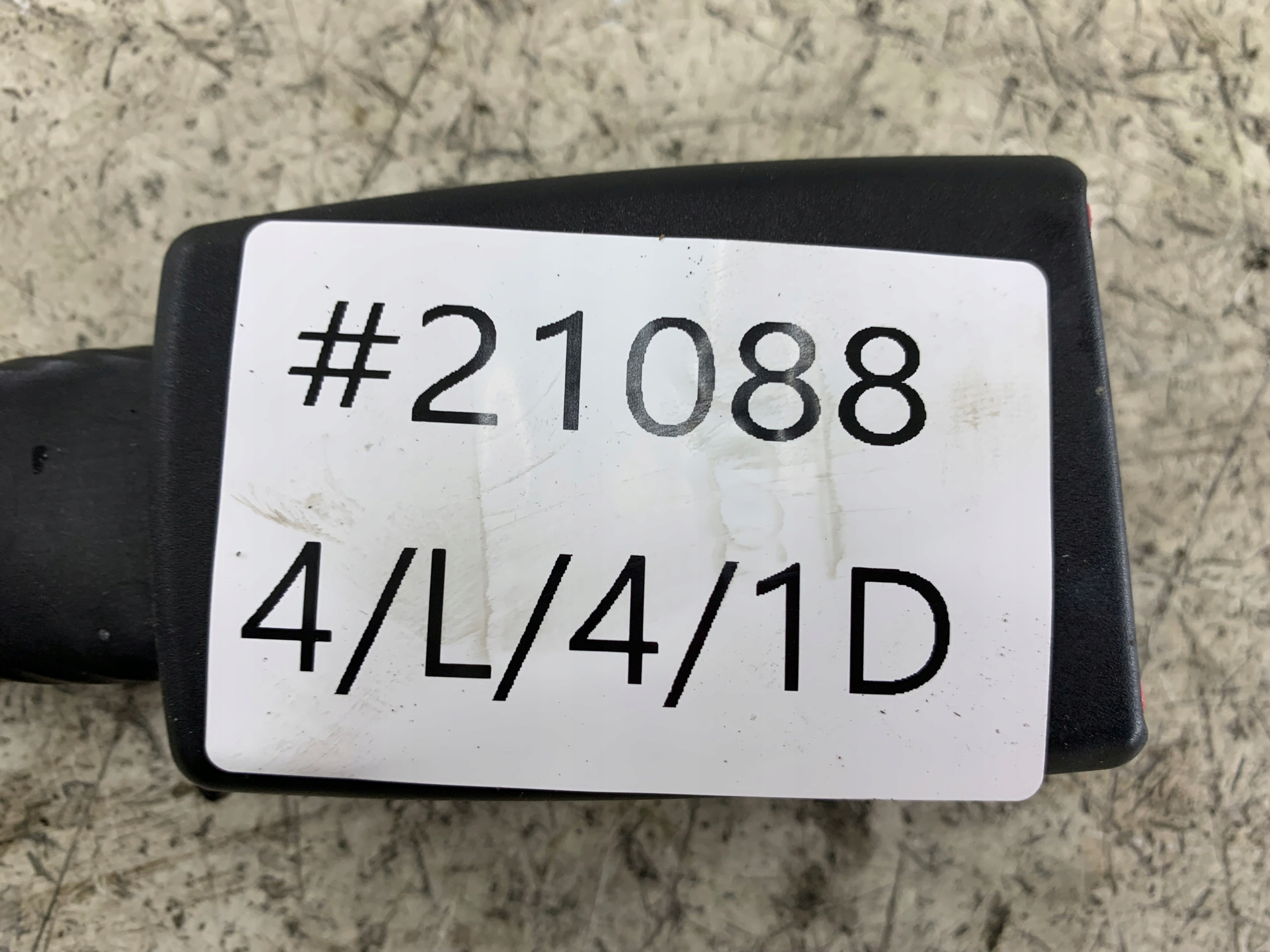 AUDI A4 B8 gurtstraffer sicherheits gurtschloss links 8K0857755D