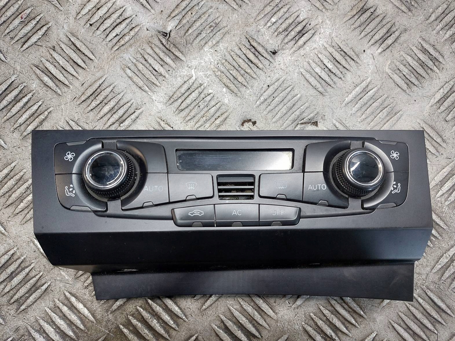 PANEL des lüfters AUDI A5 8T UK rechtslenker 8T2820043AF