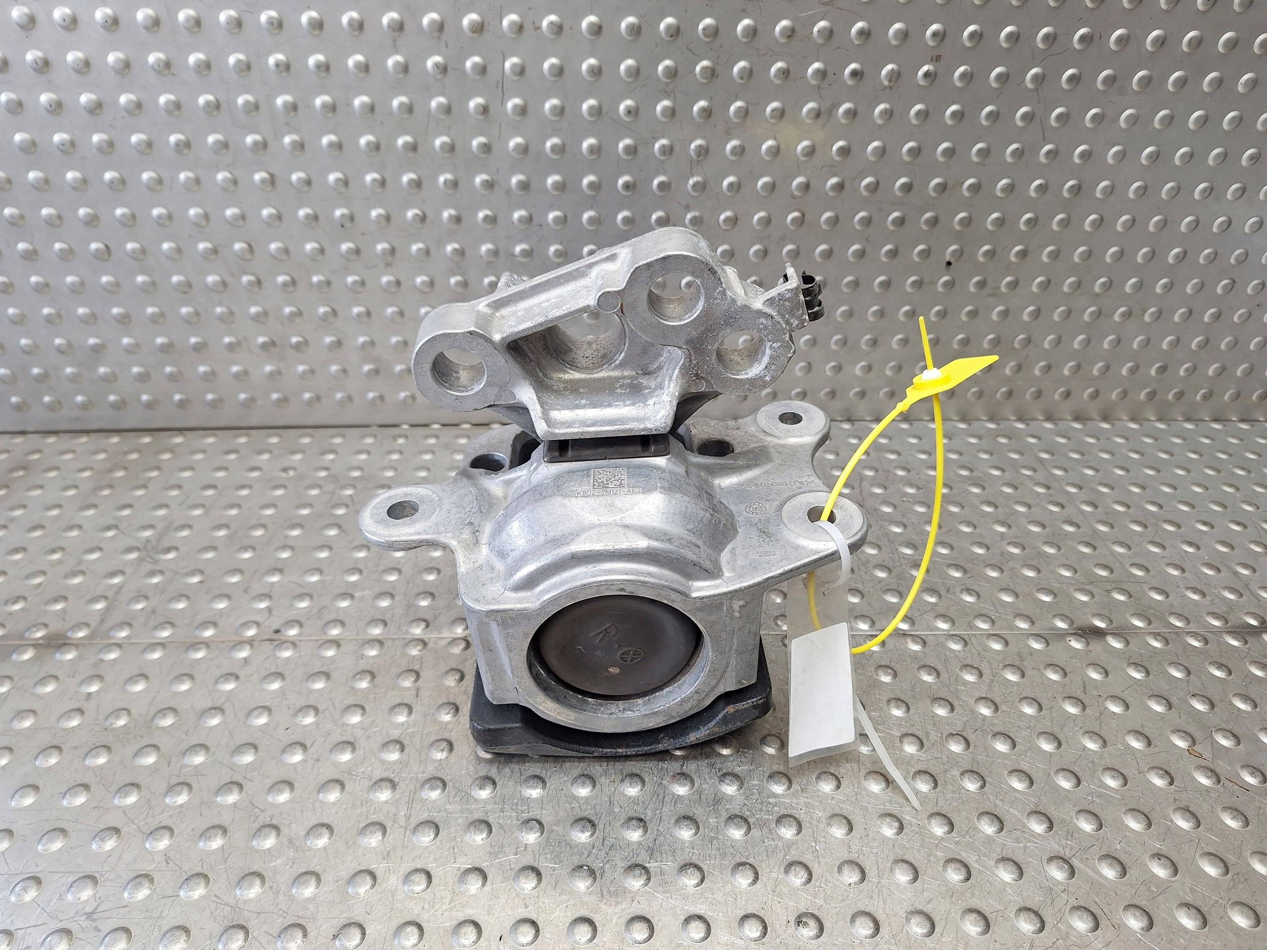 holder engine mount K8D2-7M121-AE RANGE ROVER EVOQUE L551