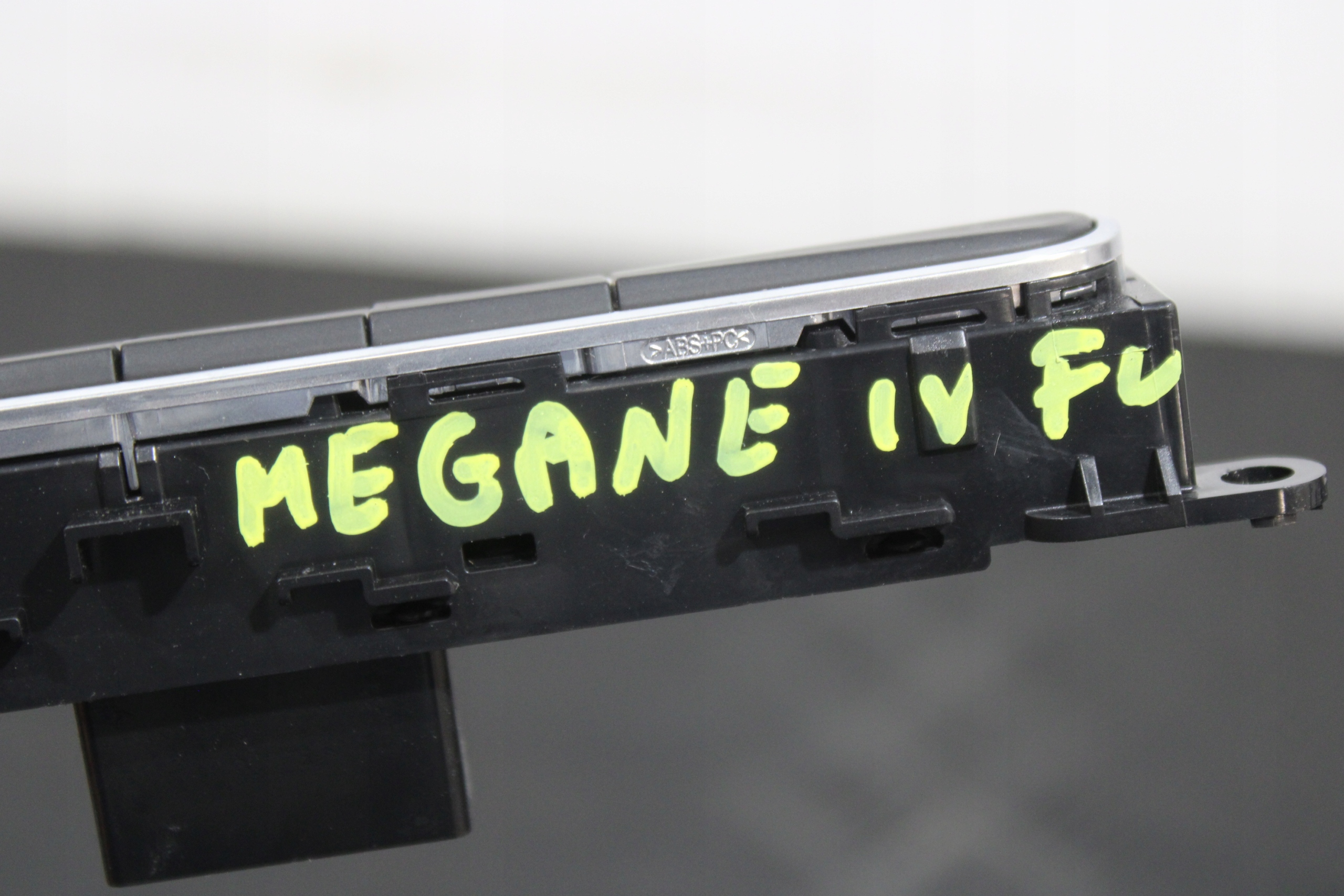 Commandes Console 283E81695R RENAULT MEGANE IV 4 LIFT KOMBI