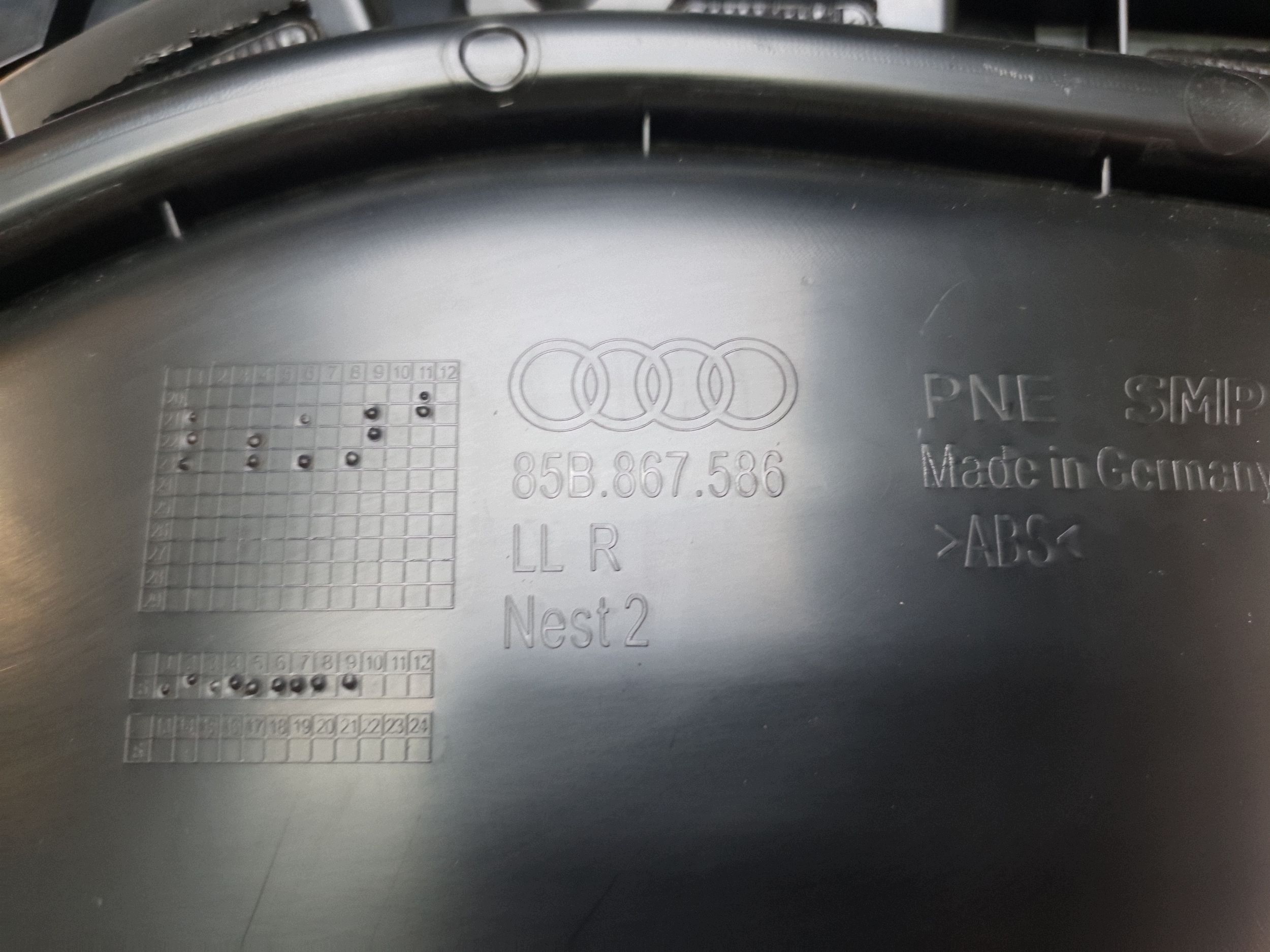 Audi SQ6 e-tron bok dveře předních pravý předek alcantara 85B867586