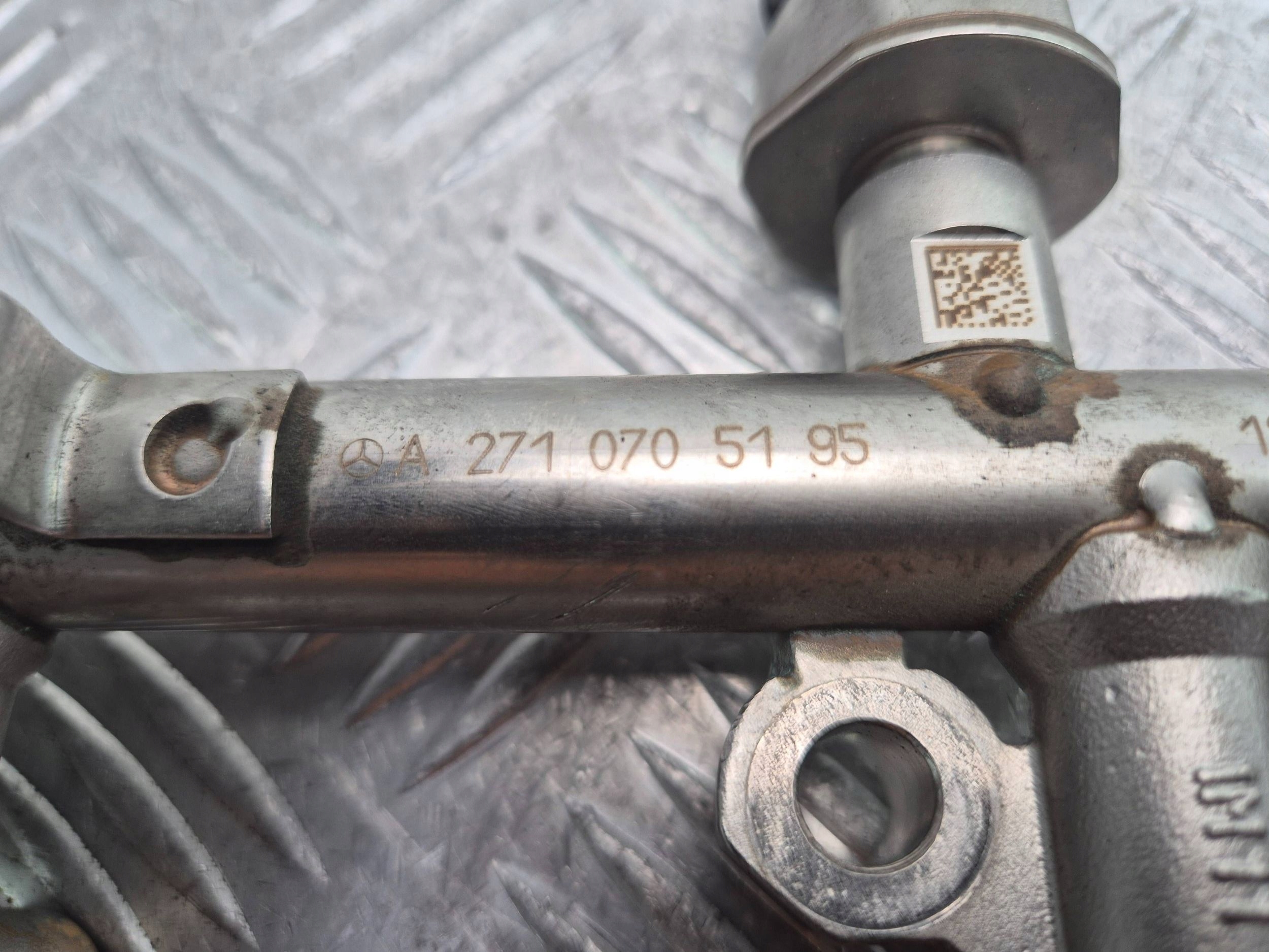 Mercedes E250 CGI W212 fuel line A2710705195