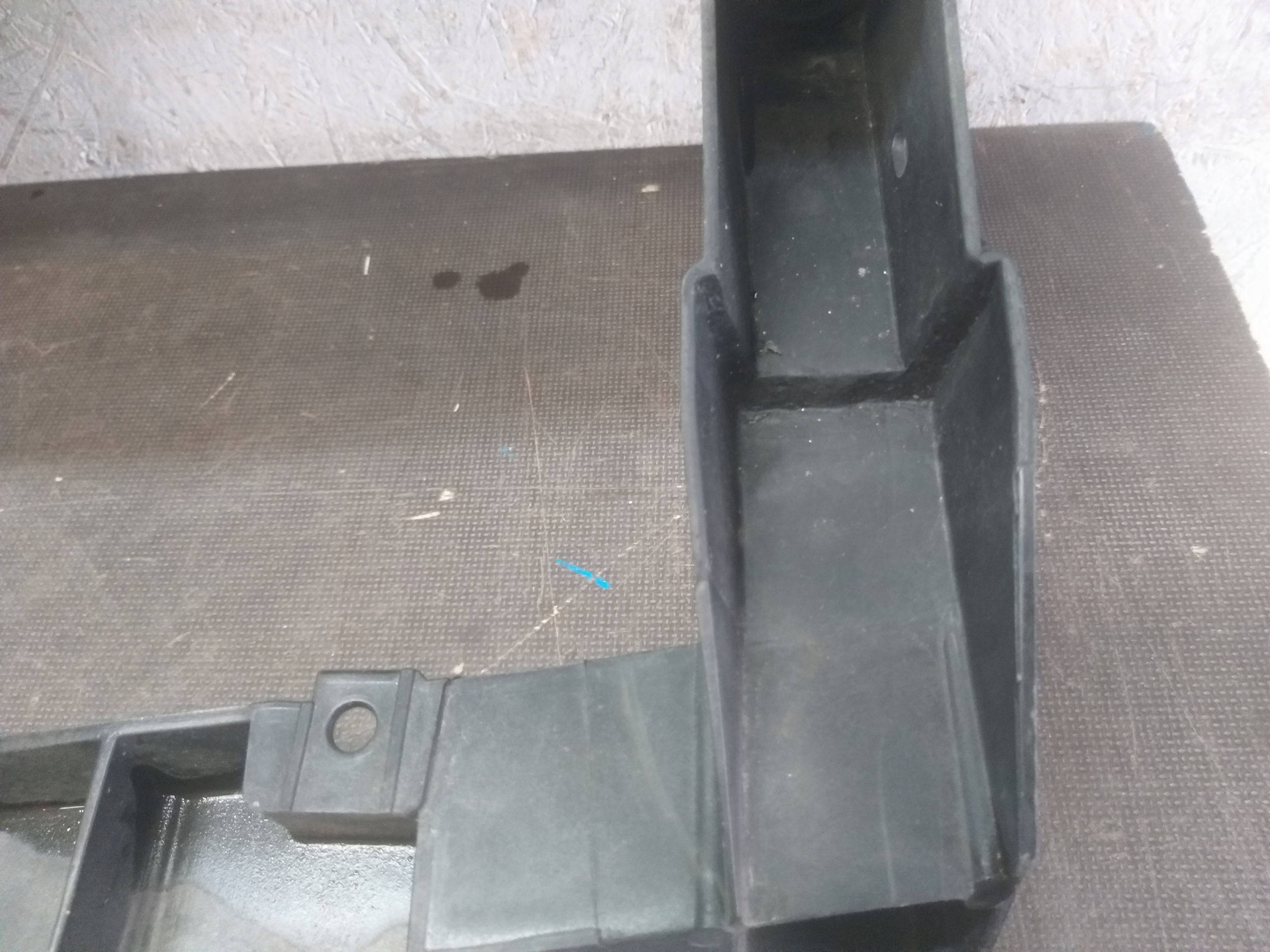 support panel for radiators RENAULT TRAFIC III 3 OPEL VIVARO B 14- 93868911