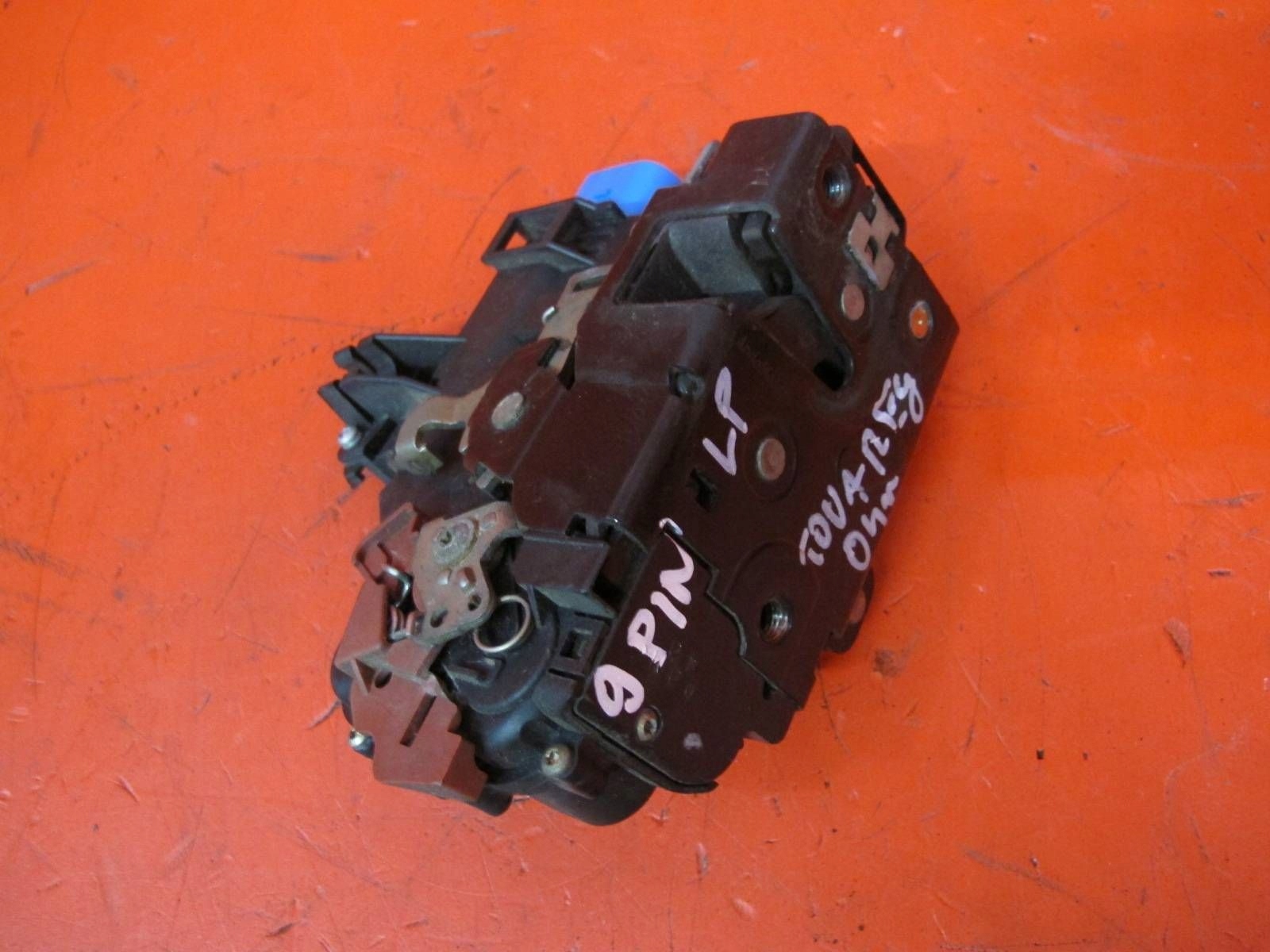 VW TOUAREG 7LA lock door left front front 9 PIN 3D1837015 EUROPA