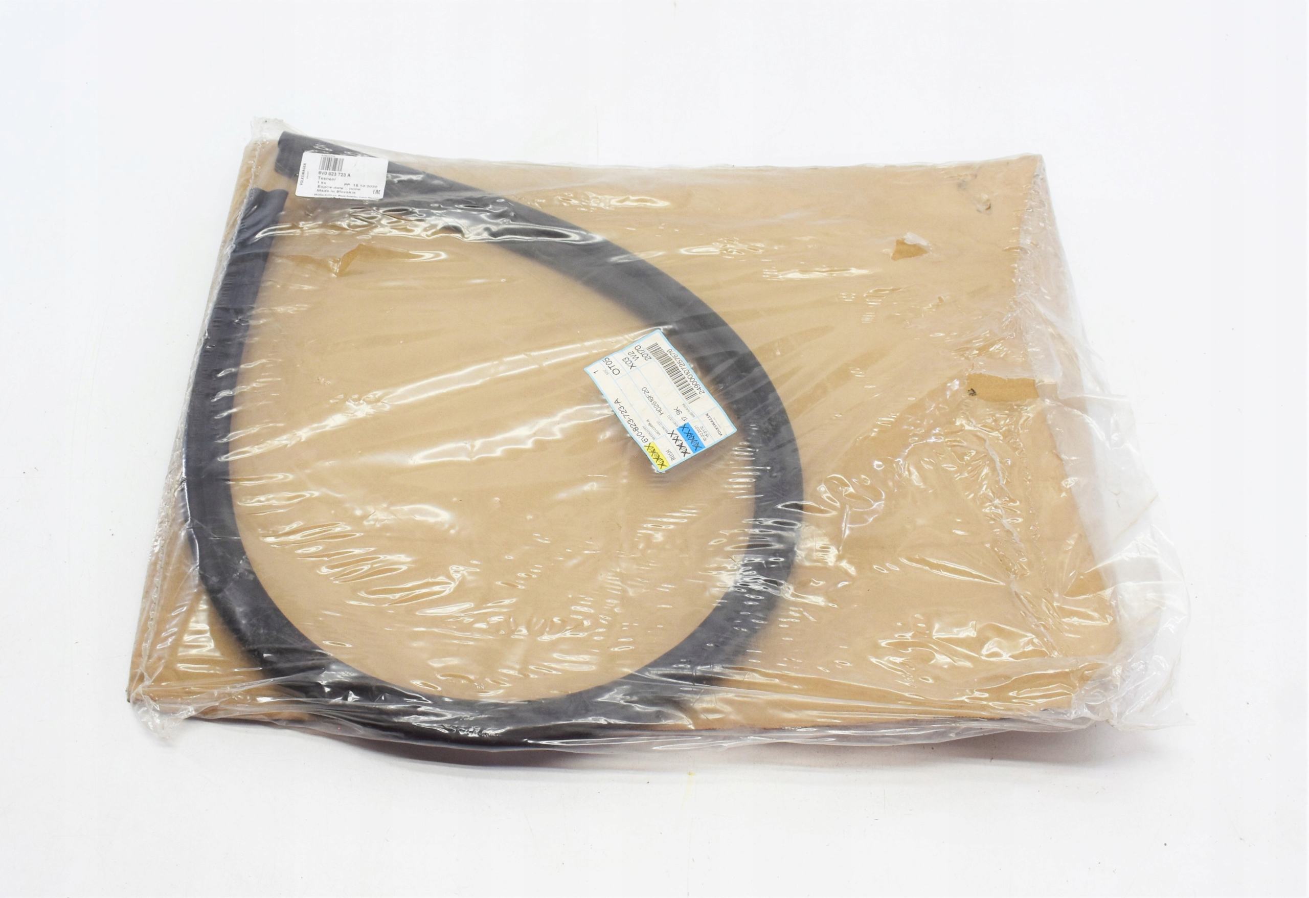 6V0823723A - SKODA FABIA III RAPID ПРОКЛАДКА ОБЛИЦЮВАННЯ КАПОТА