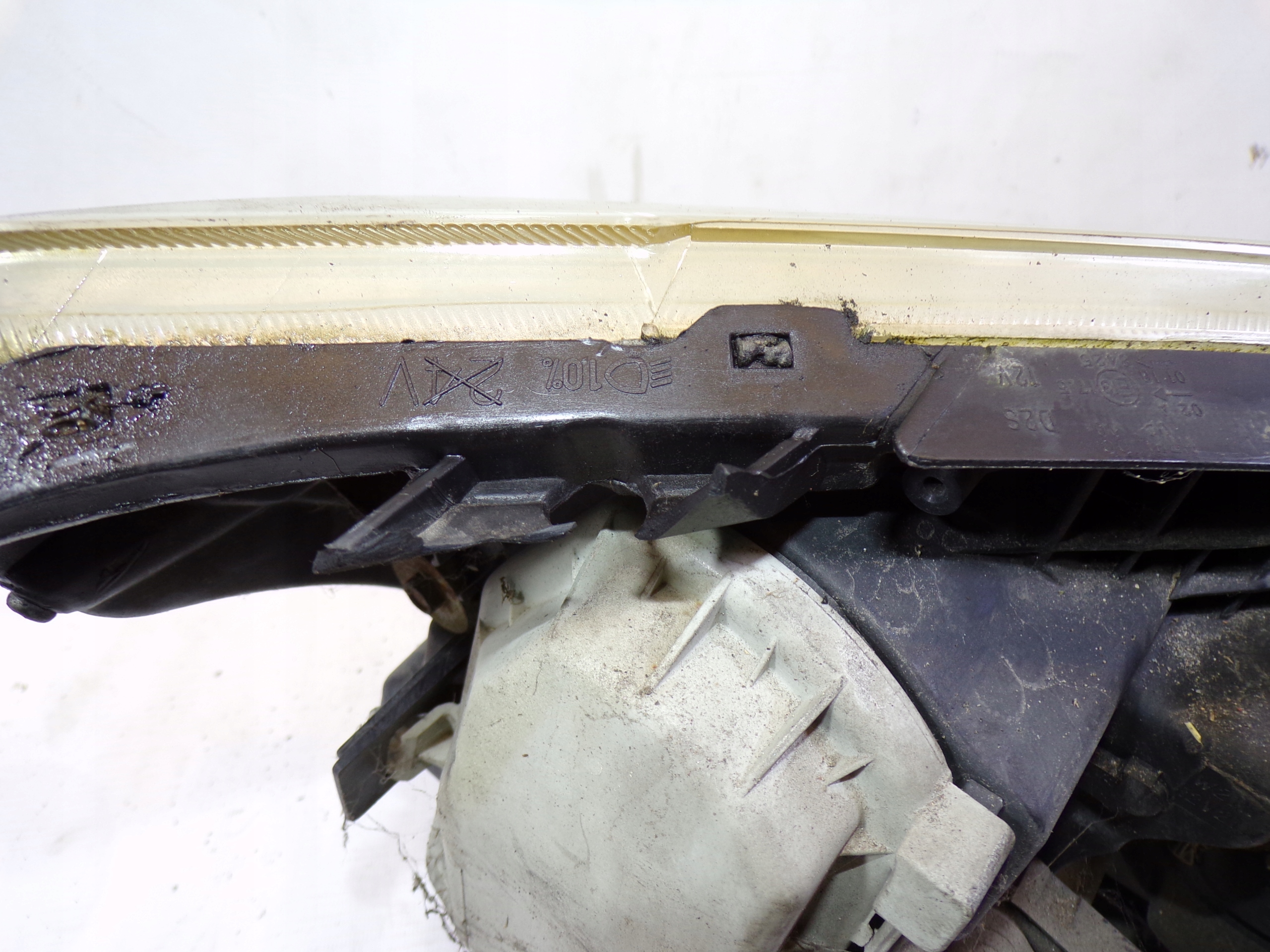 light front front left TOYOTA AVENSIS T25 LIFT XENON (1)