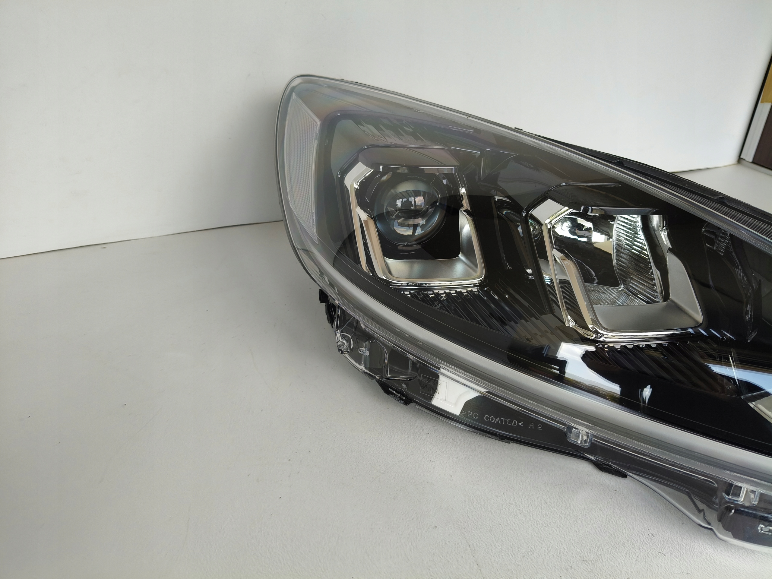 light right REFLEKTOR FORD KUGA MK3 LED 19