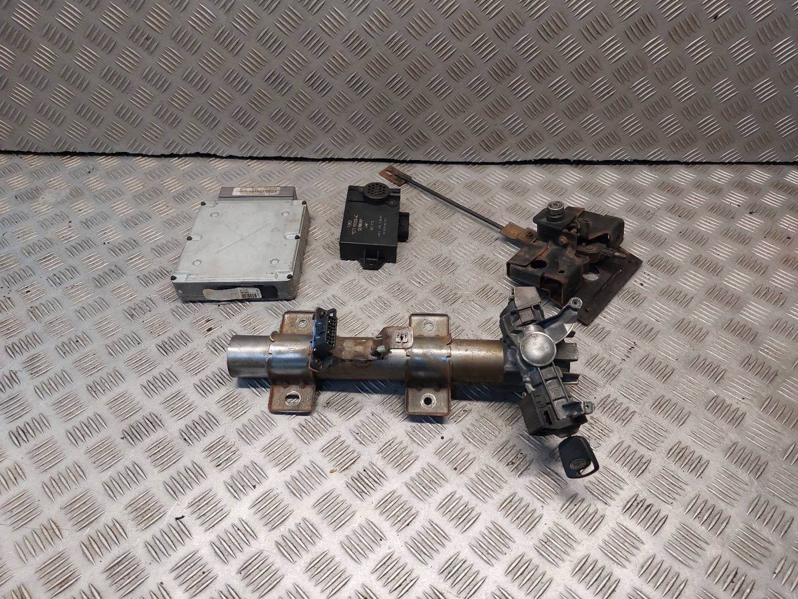 running board STARTOWY + bonnet latch lock FORD TRANSIT V 2.0 TDDI 3C1112A650AC