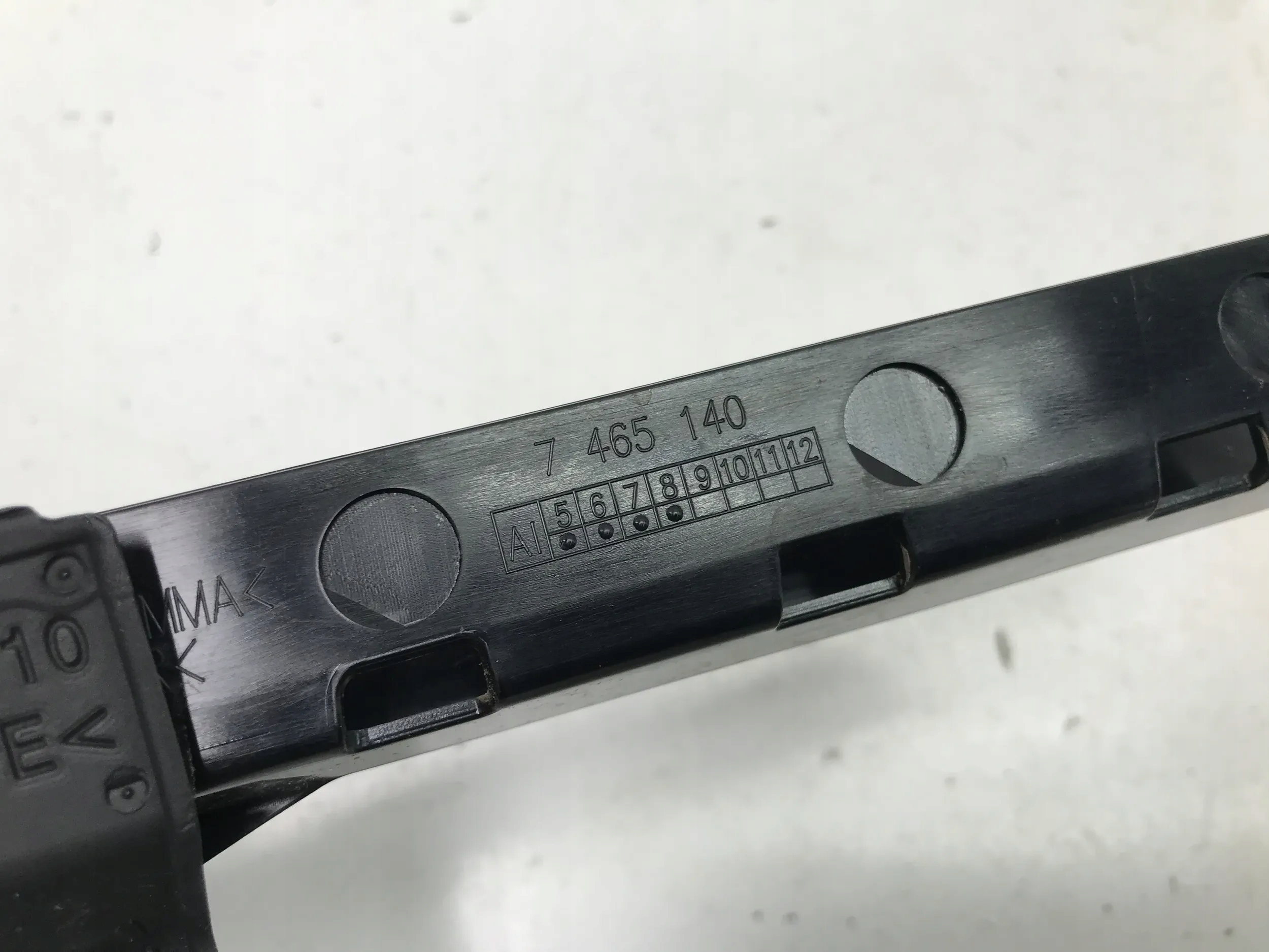 BMW 3 G20 G21 2022 LISTWA OSŁONA SŁUPKA DRZWI PRAWY TYŁ 7465140 Producent części BMW OE