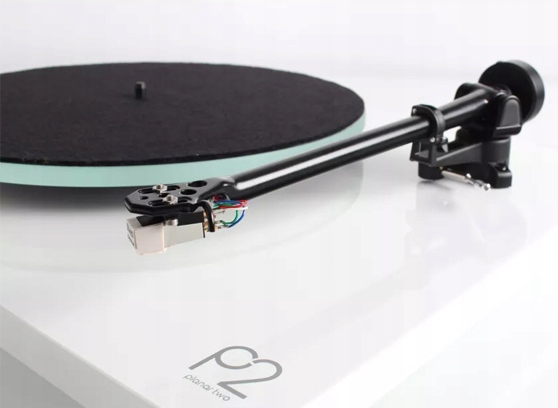 REGA PLANAR 2 GRAMOFON PLUG AND PLAY Z WKŁADKĄ MM REGA CARBON BIAŁY POŁYSK Waga produktu 5.5 kg