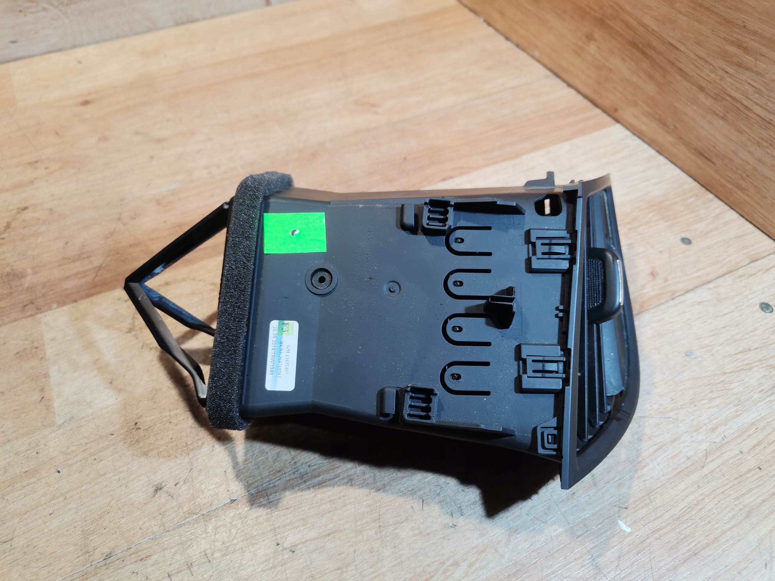grid air conditioning devices left OPEL ZAFIRA C 13432407
