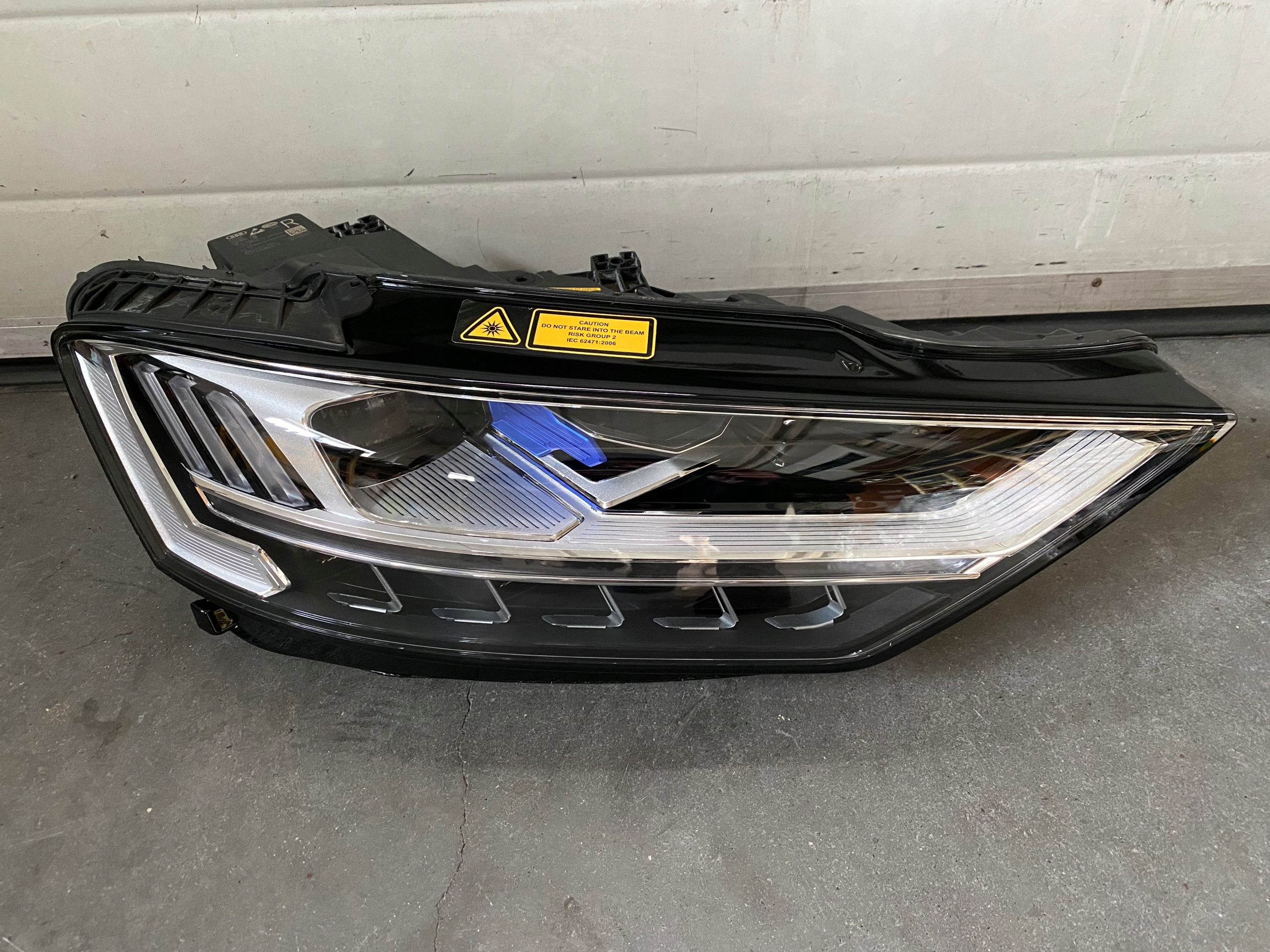 AUDI A8 D5n ФАРА ПРАВА ПЕРЕД LASERn0941086