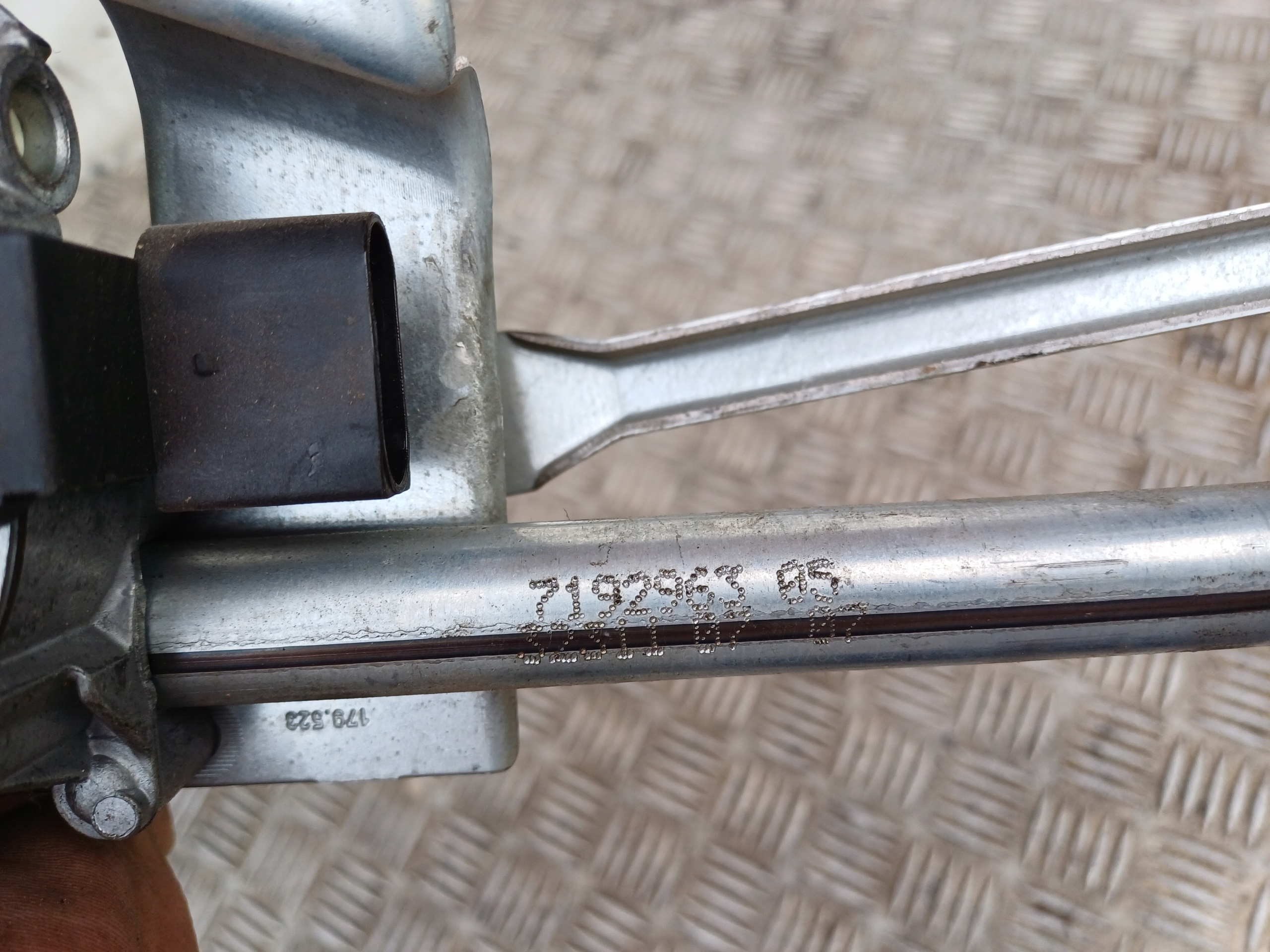 BMW 1 E87 wiper mechanism front