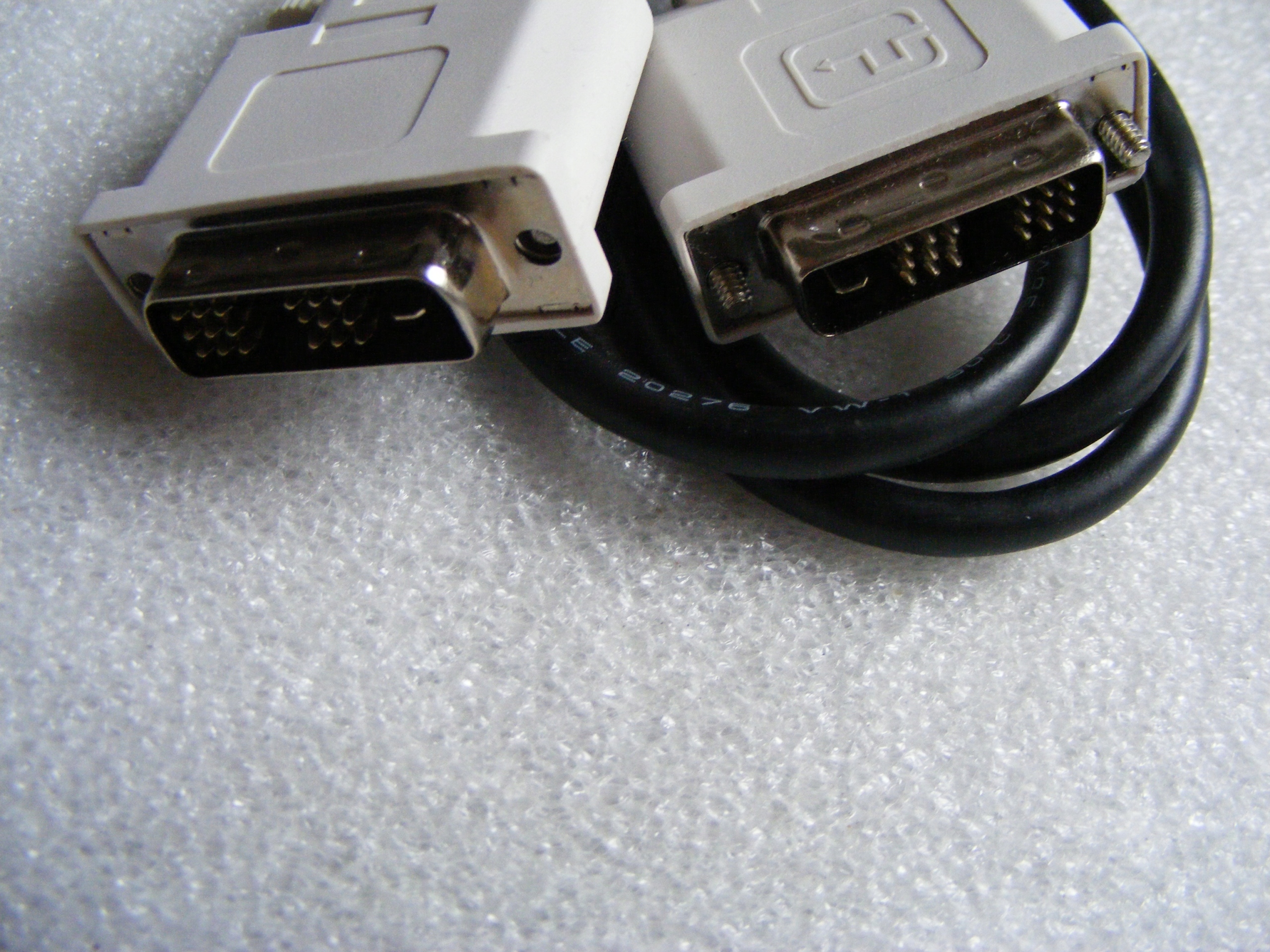 Kabel do monitora DVI-DVI,18+1,180cm Nowy Marka Dell