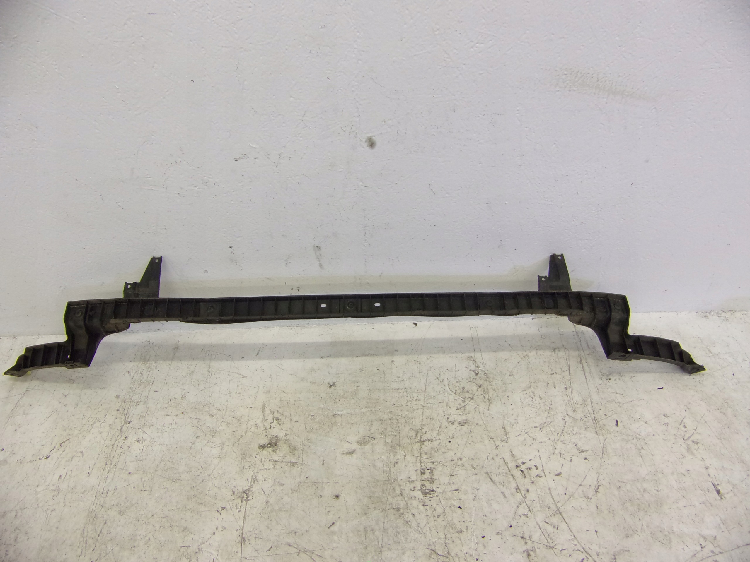 bumper bracket central rear part VOLKSWAGEN PHAETON