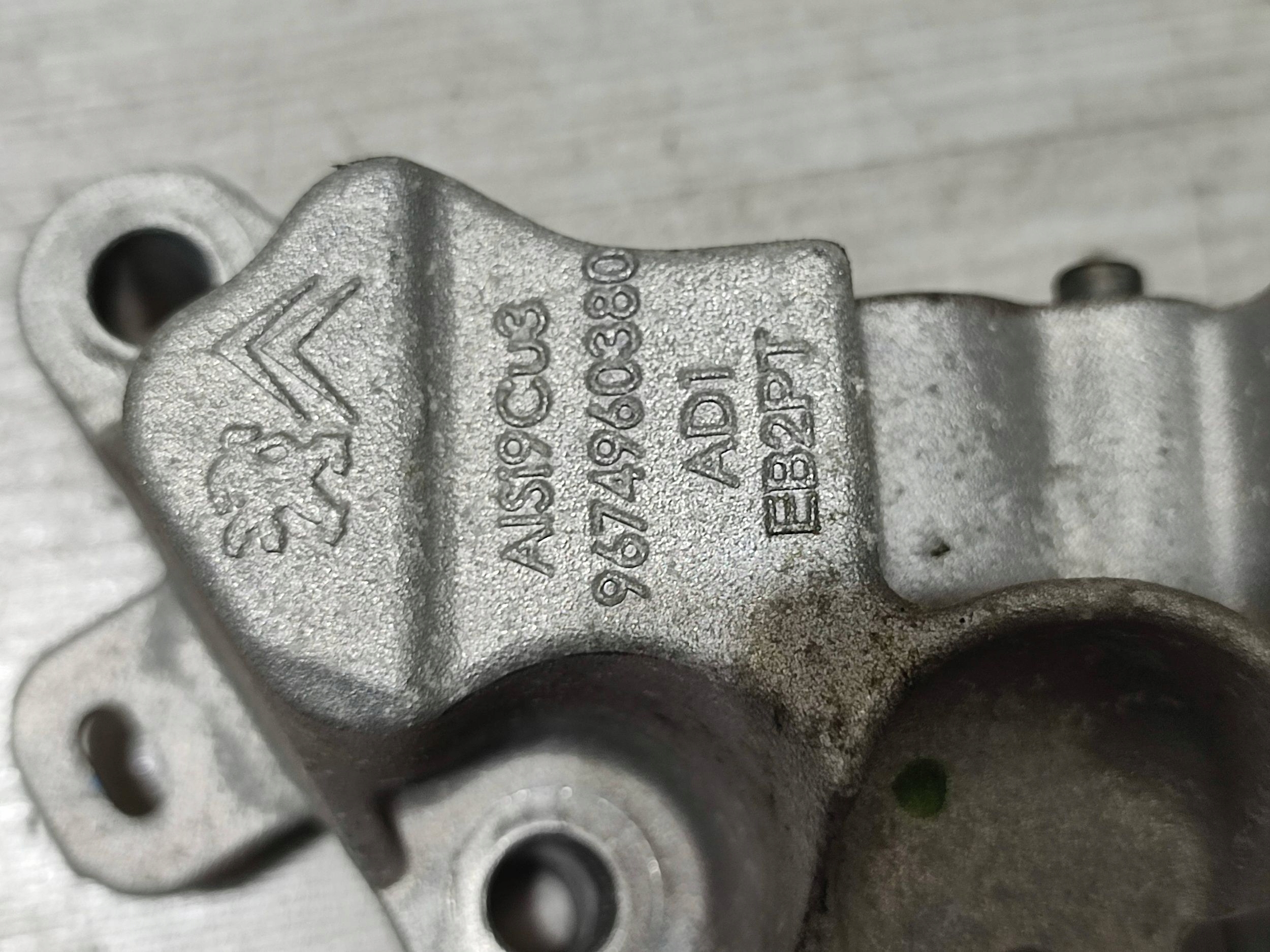 Peugeot 2008 and 2018 console engine mount