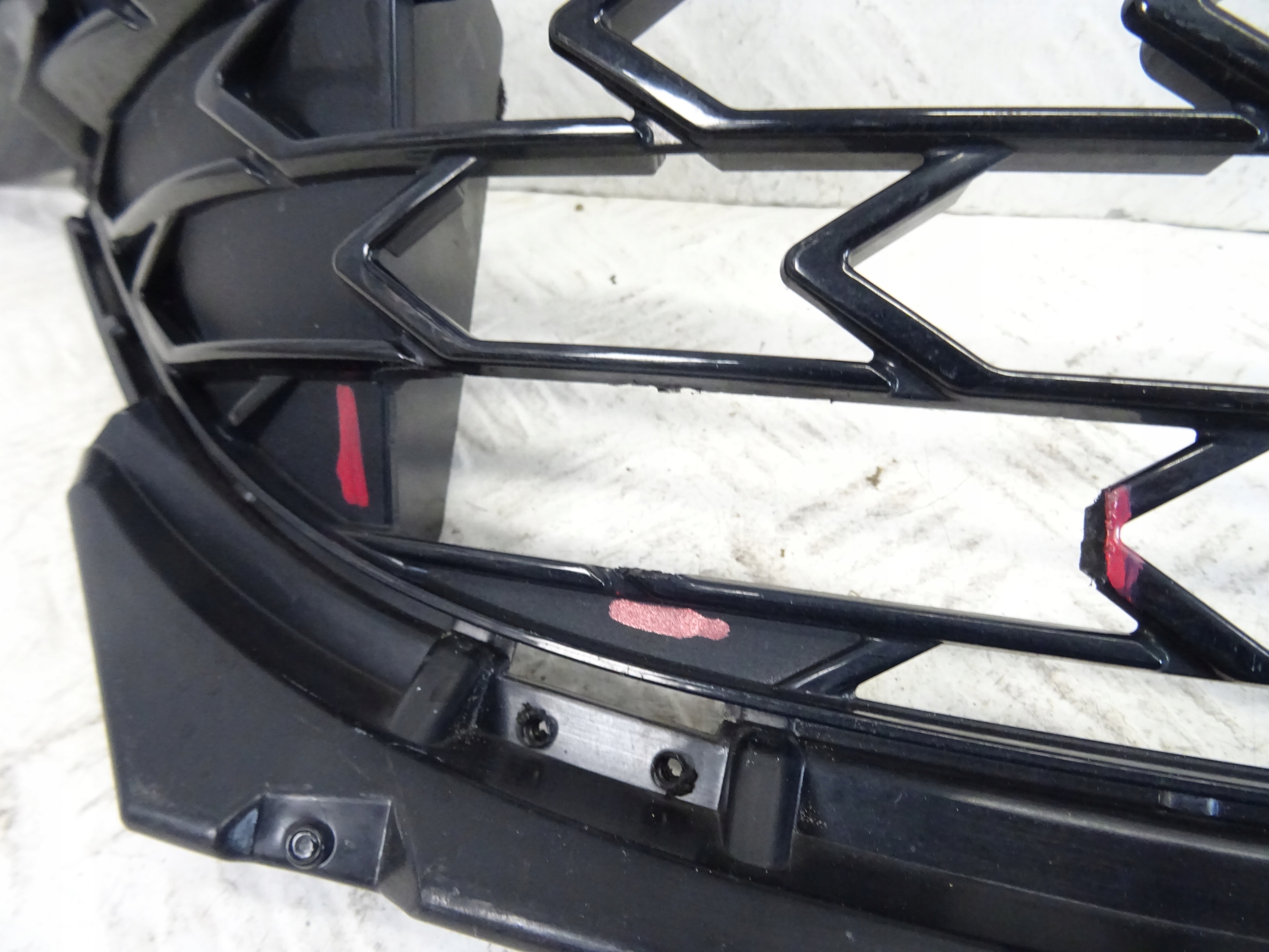 grid of a bumper front front central TOYOTA COROLLA E21 LIFT 53165-02160