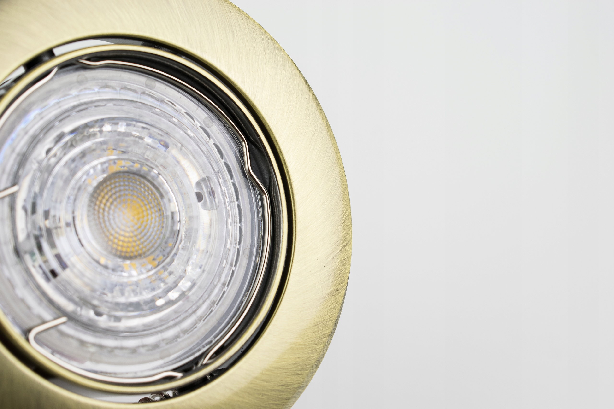 OPRAWA SUFITOWA HALOGENOWA REGULOWANA MOSIĄDZ OKR Kod producenta EDO777313