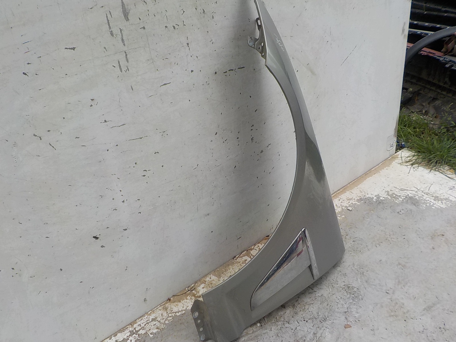 766 JAGUAR XF X250 LIFT fender left front front