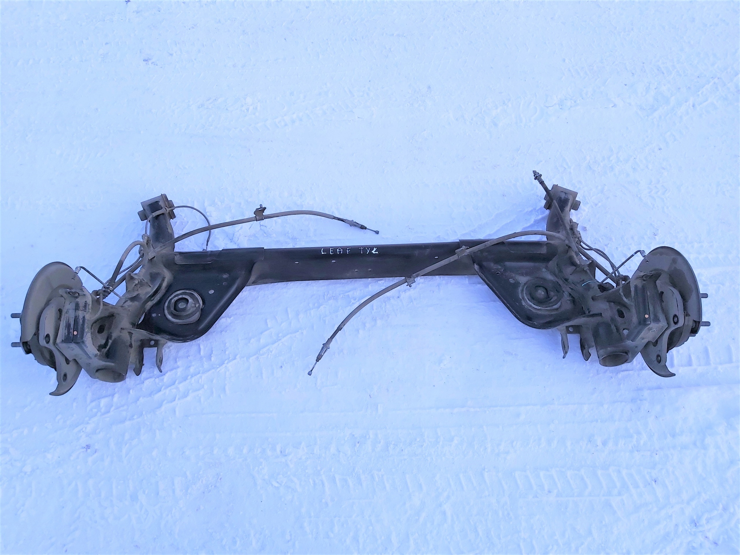 BELKA ZAWIESZENIA OS TYL TYLNA NISSAN LEAF I ZE0