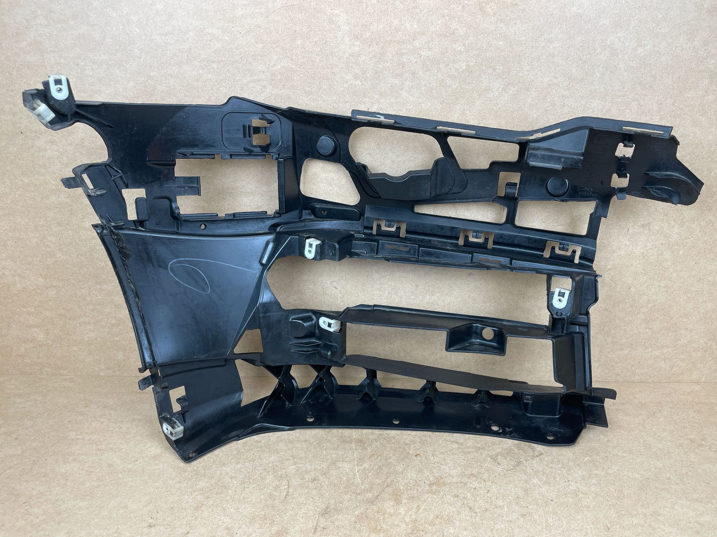 support holder of a bumper left front BMW 5 G30 G31 2017-2023 51117385345