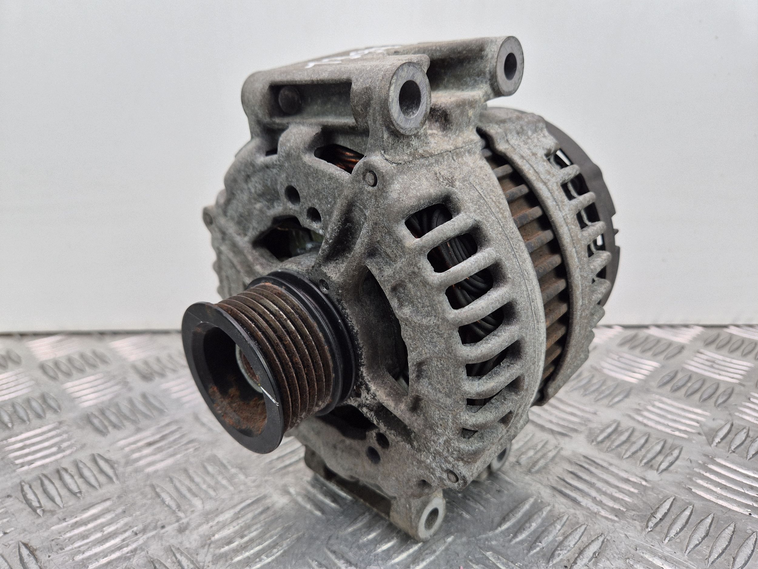 Mercedes E350 W211 3.5 alternátor M272 A0131545602
