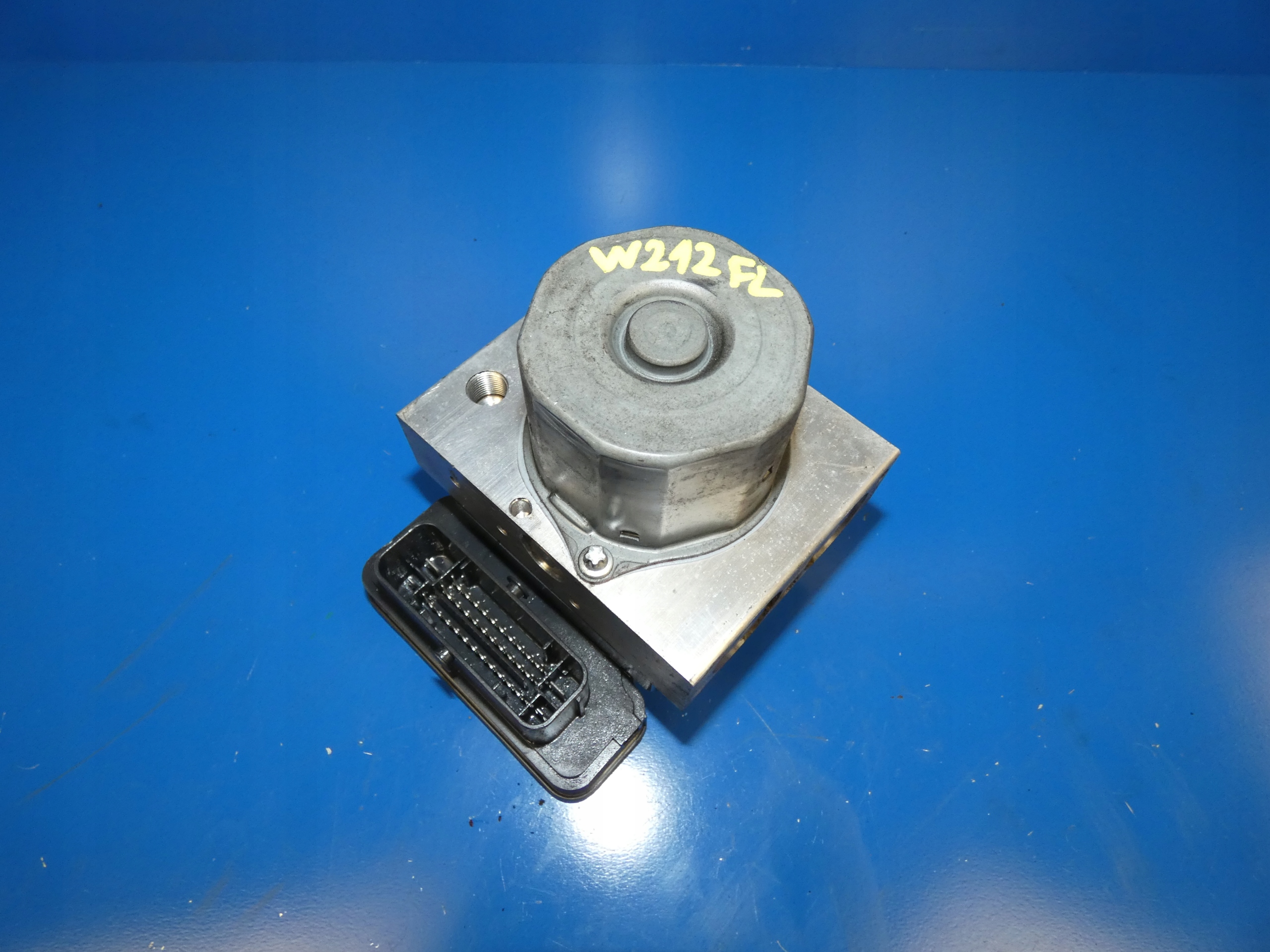MERCEDES E KLASA W212 pump control unit ABS