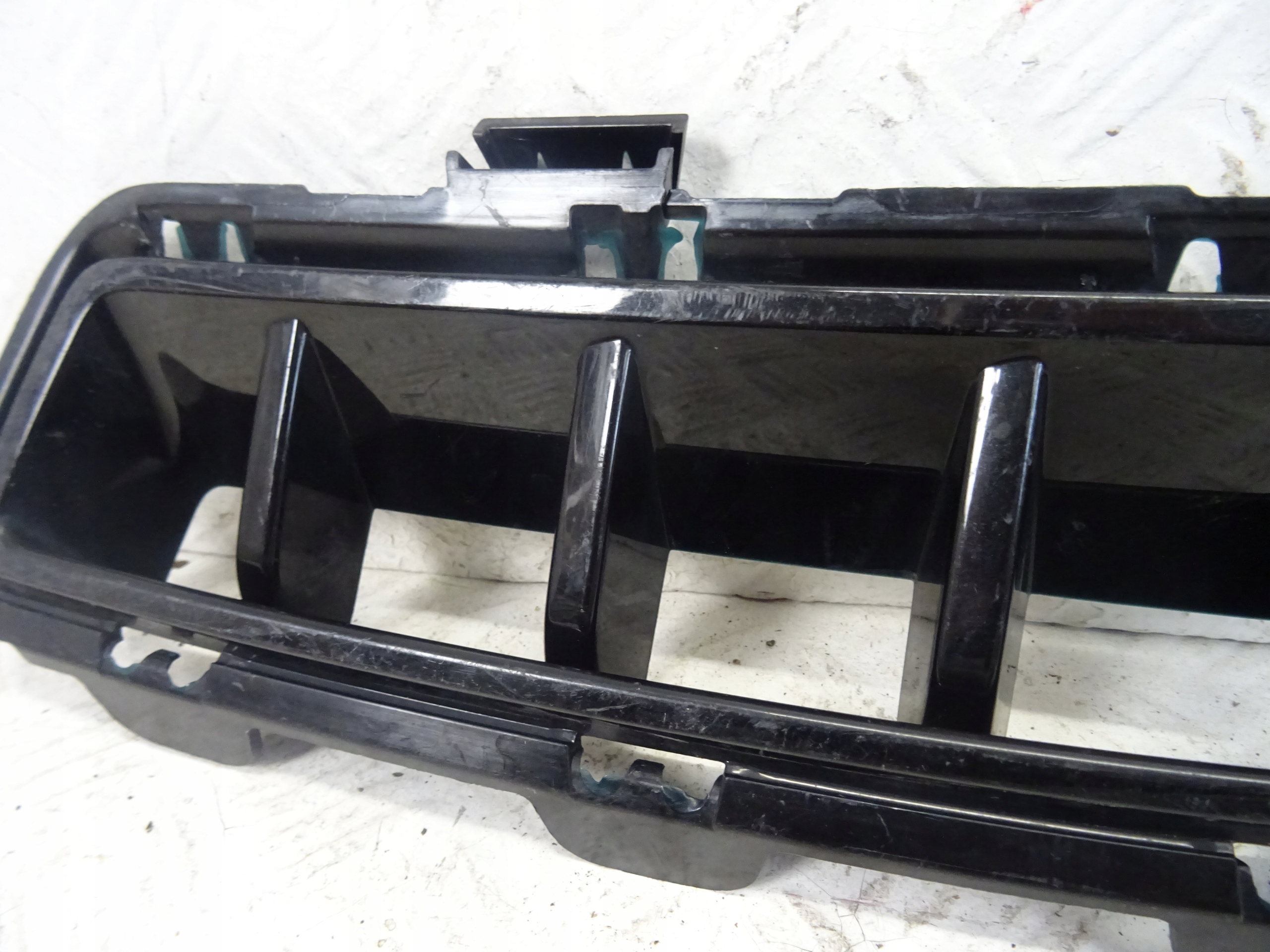 grid of a bumper front front left BMW X5 G05 LIFT 5111105034-20