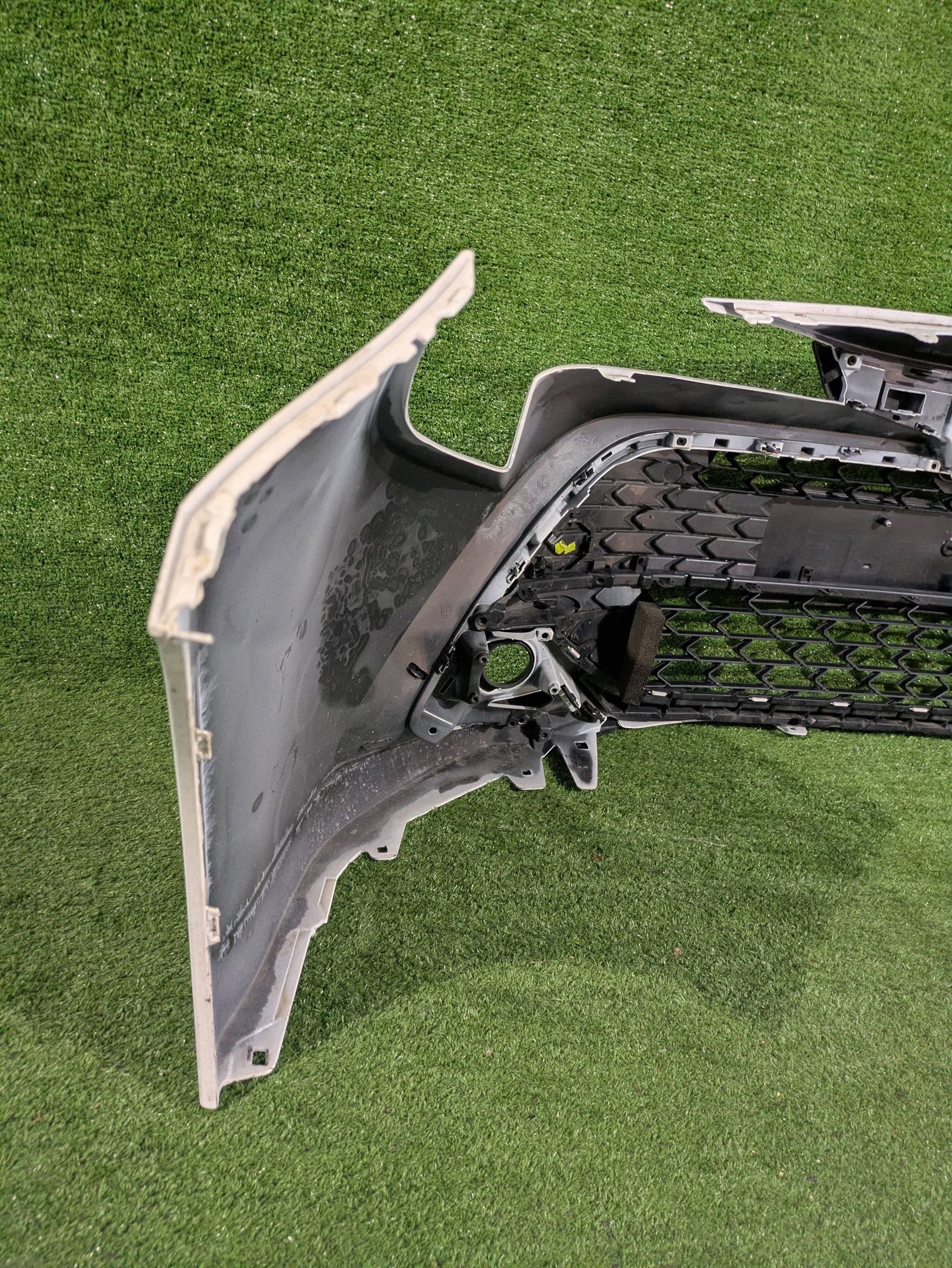 front bumper front TOYOTA COROLLA E21 HB KOMBI LIFT without PDC NR.Z9641