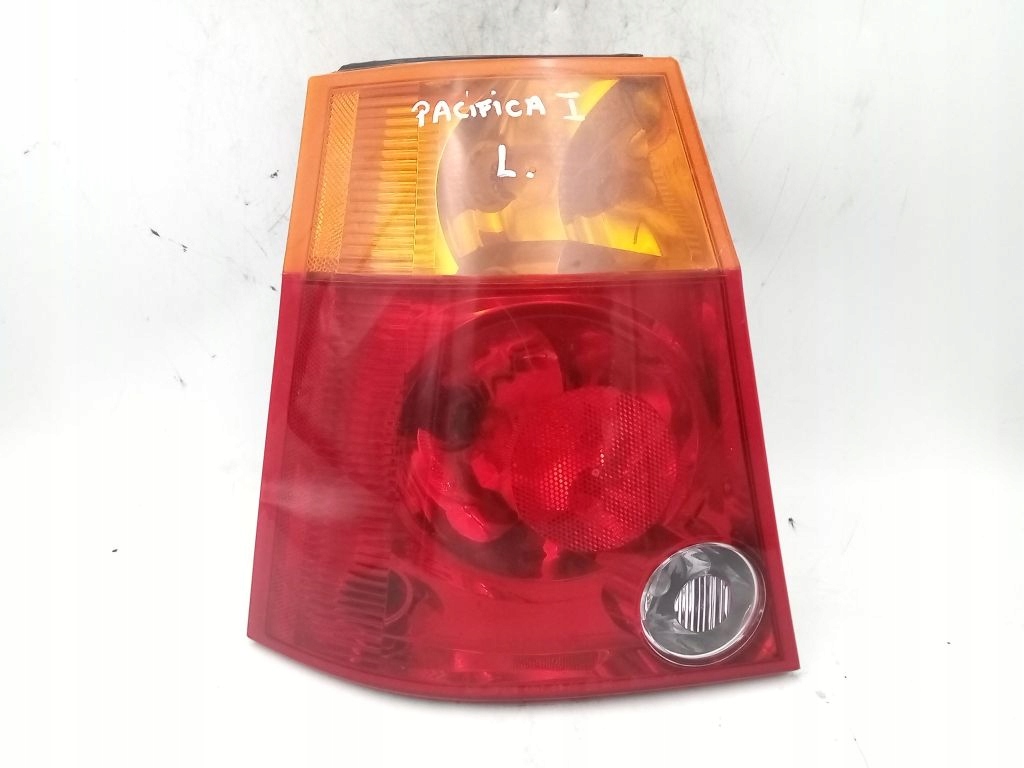 Chrysler Pacifica 1 and light left rear part rear EU