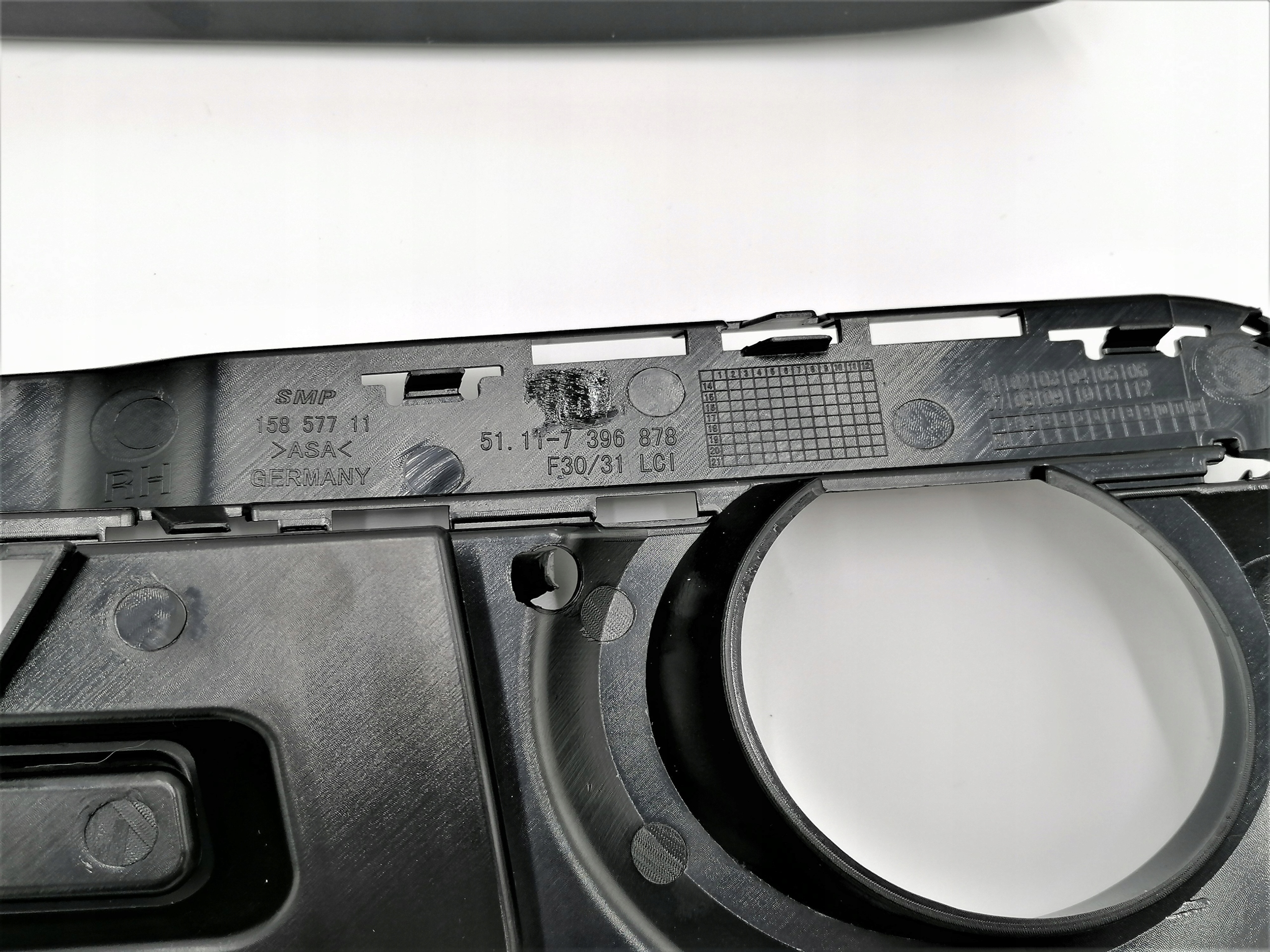 BMW 3 f30 F31 ZASLEPKA ATRAPA WLOT POWIETRZA PRAWA Installation side Front