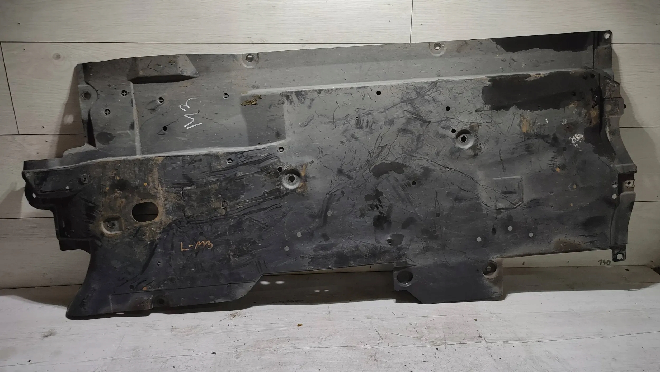 Mazda 3 III BM 17r left side cover side chassis