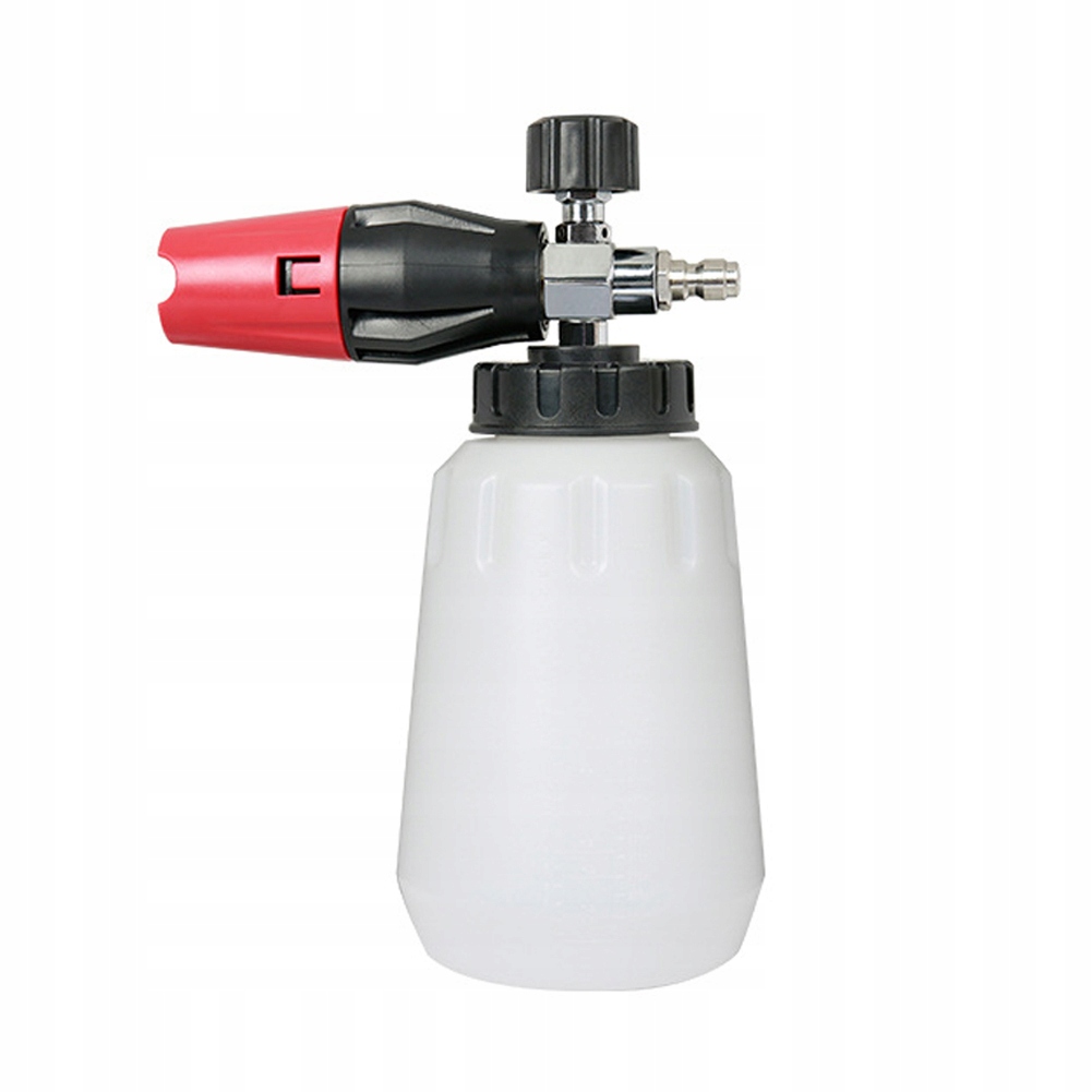 Бутылка пены мытья автомобиля под высоким ки