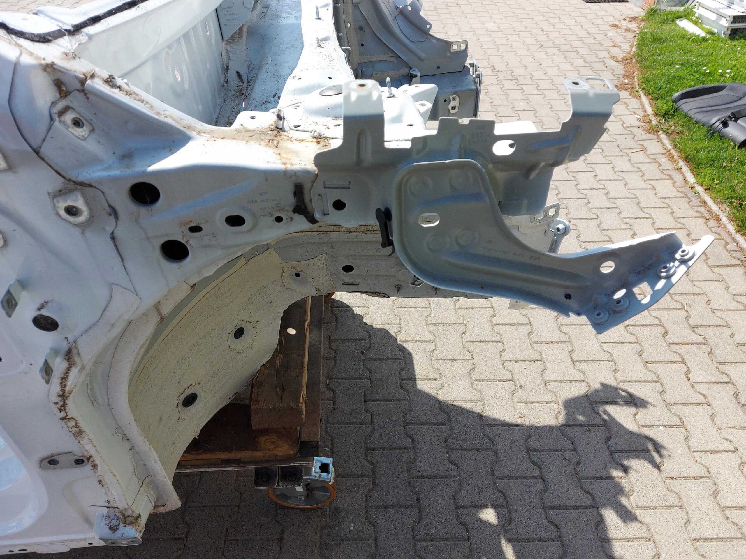 Ford Explorer Capri VII R2KB pillar quarter front right 7VTAWWA